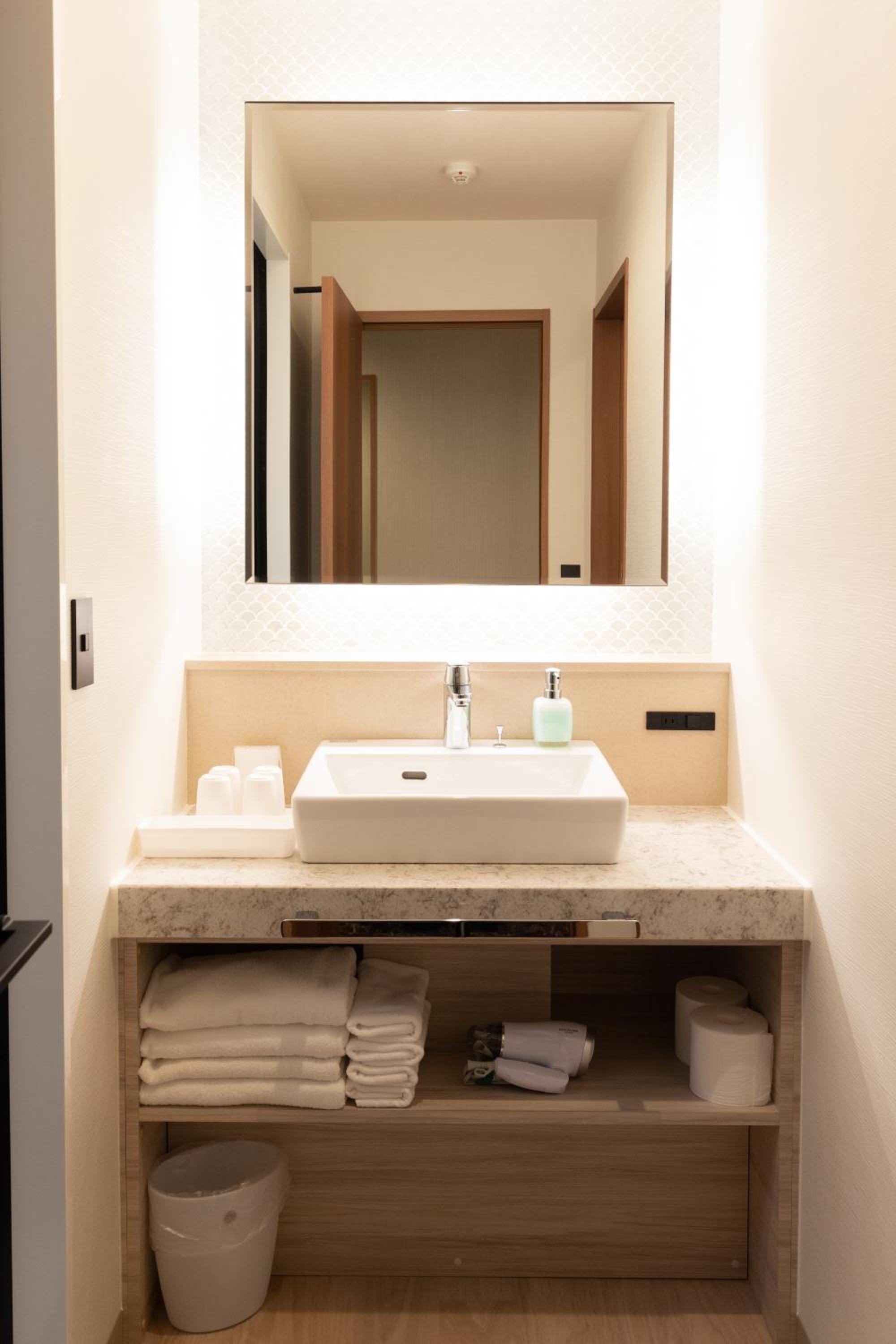 Superior Twin Room - Photo 8
