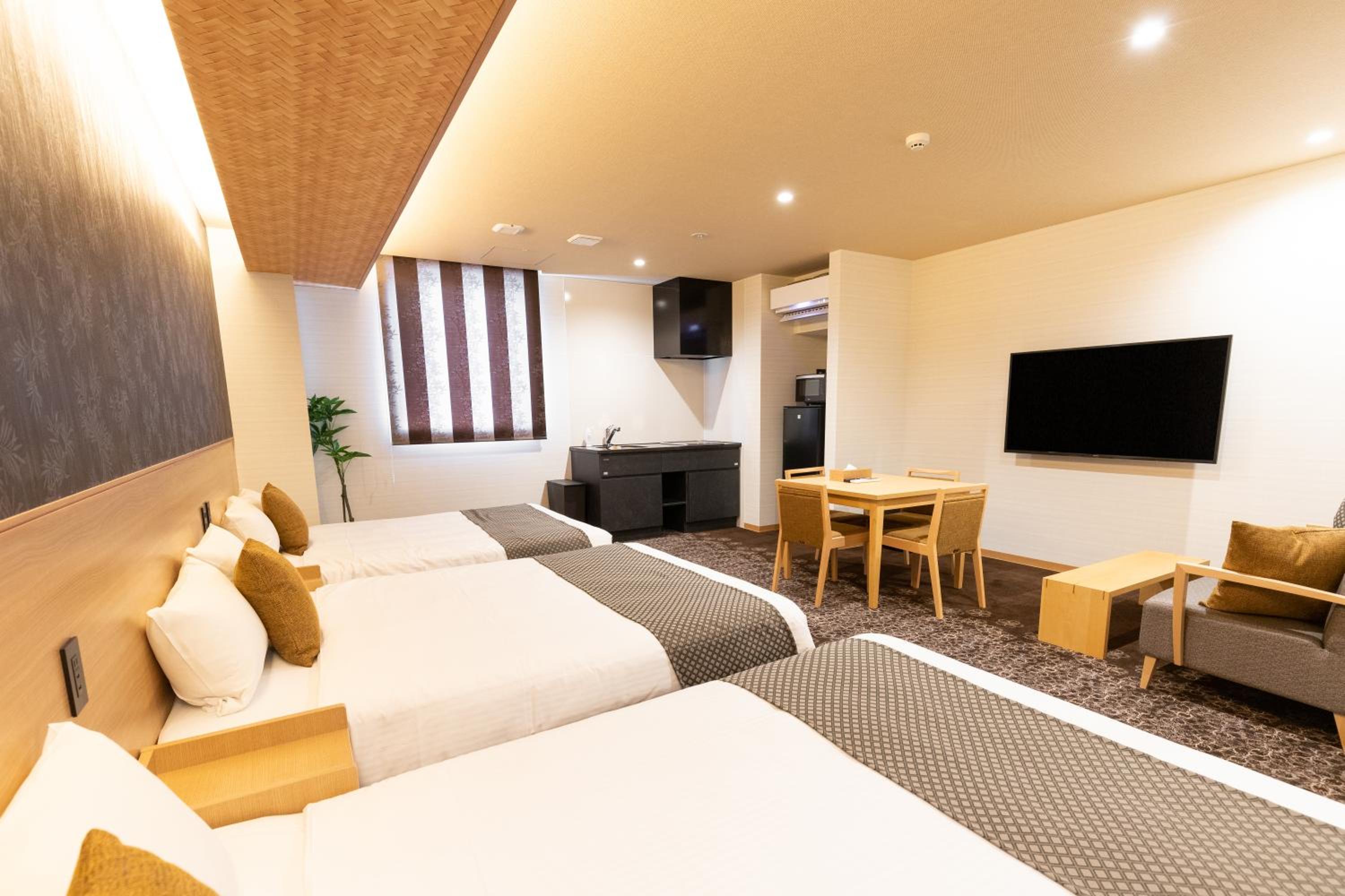Deluxe Triple Room - Photo 8