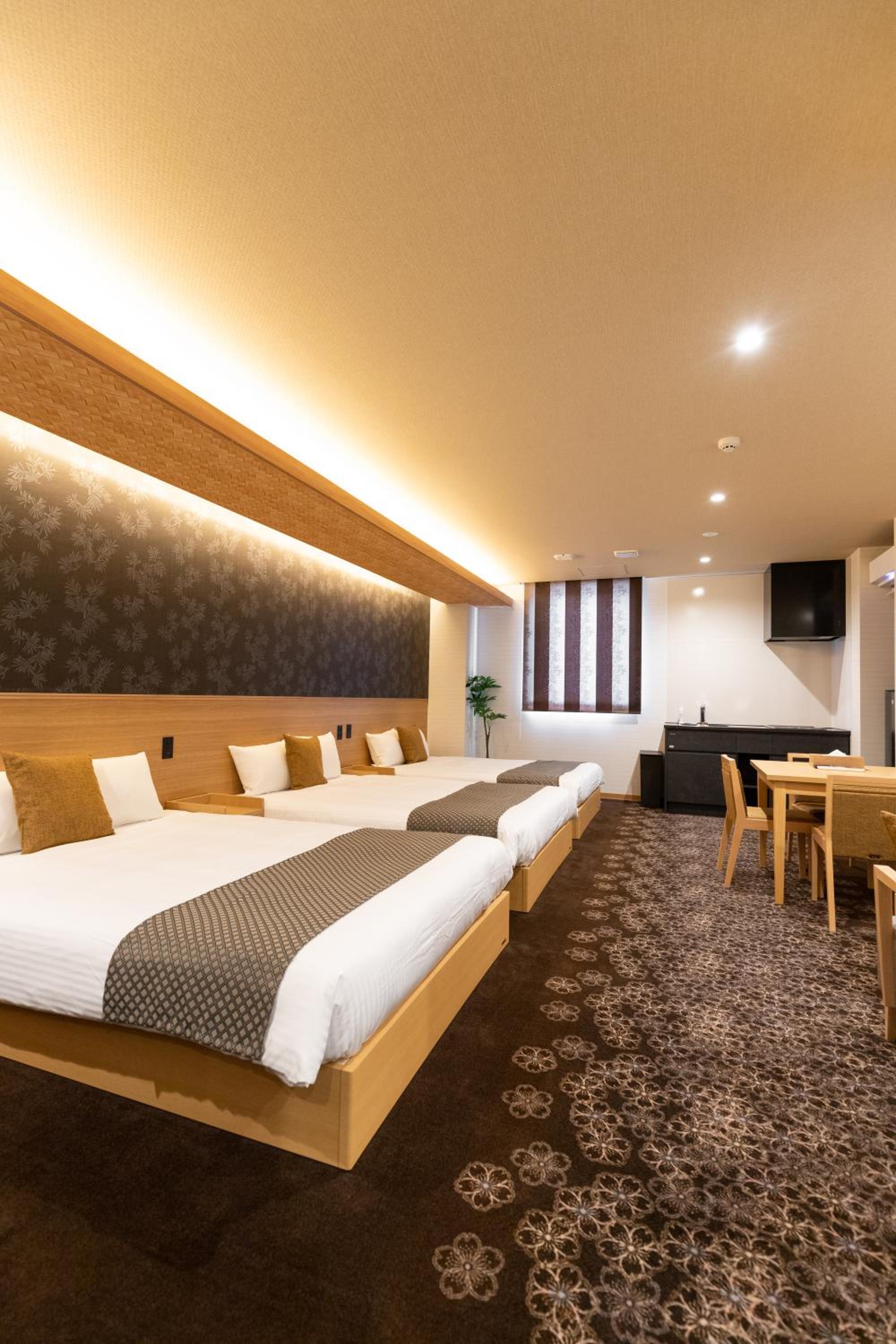 Deluxe Triple Room - Photo 11
