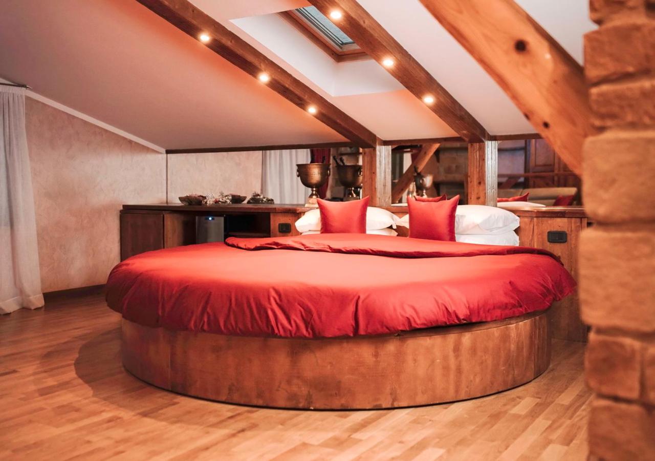 King Suite with Spa Bath - Photo 4