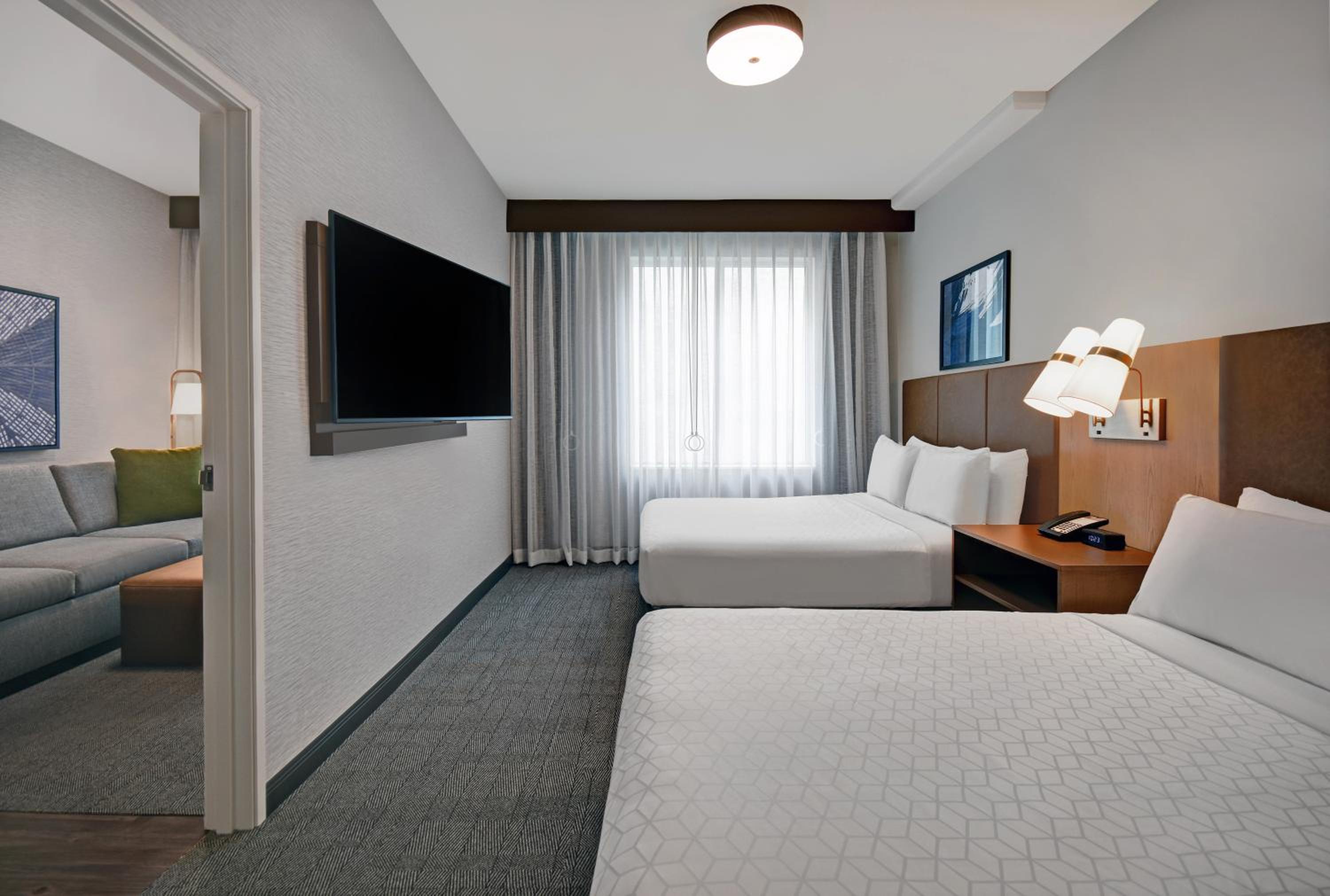 One-Bedroom Queen Suite with Two Queen Beds - Photo 12