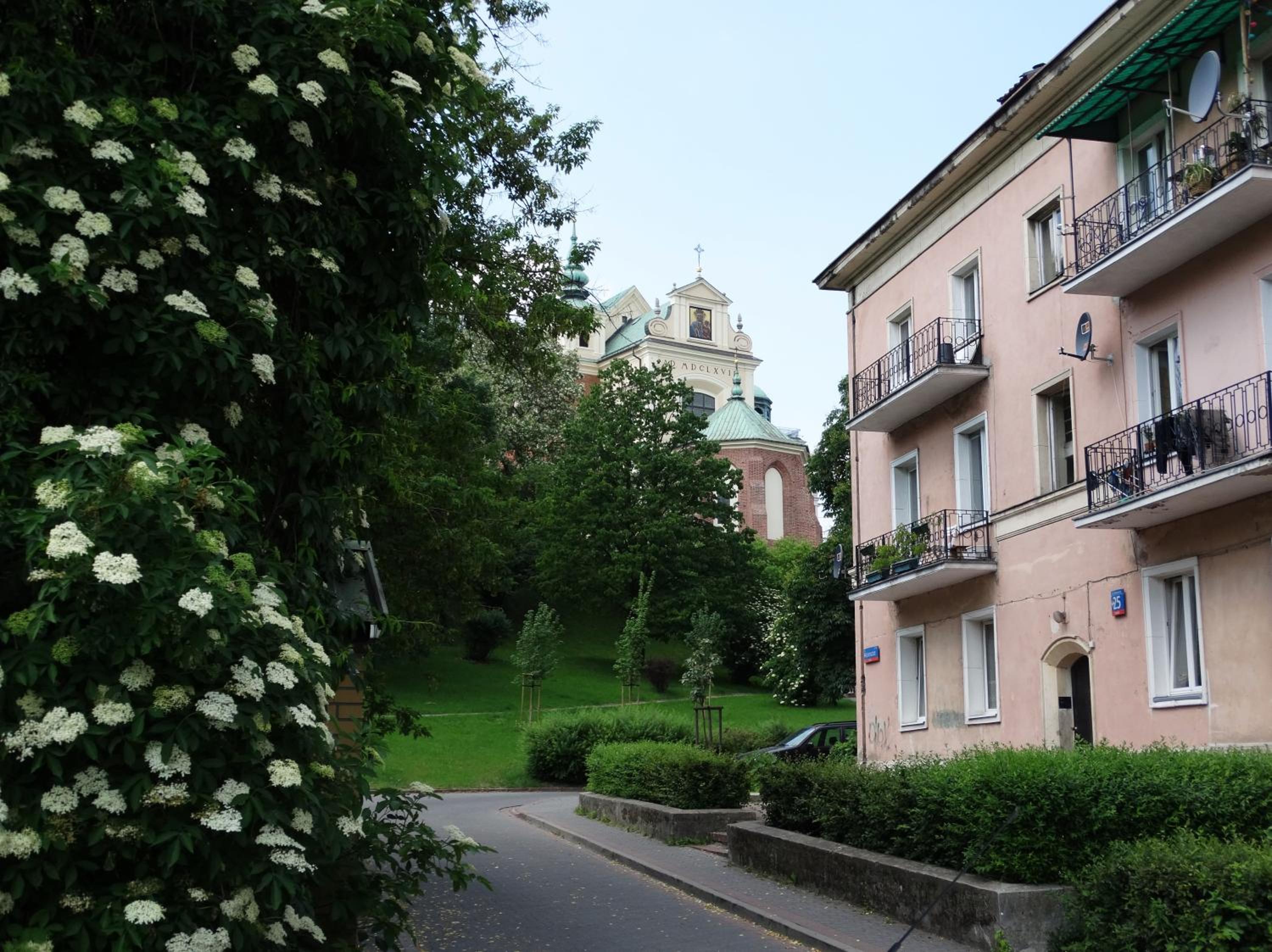 Apartment with Balcony - Photo 40
