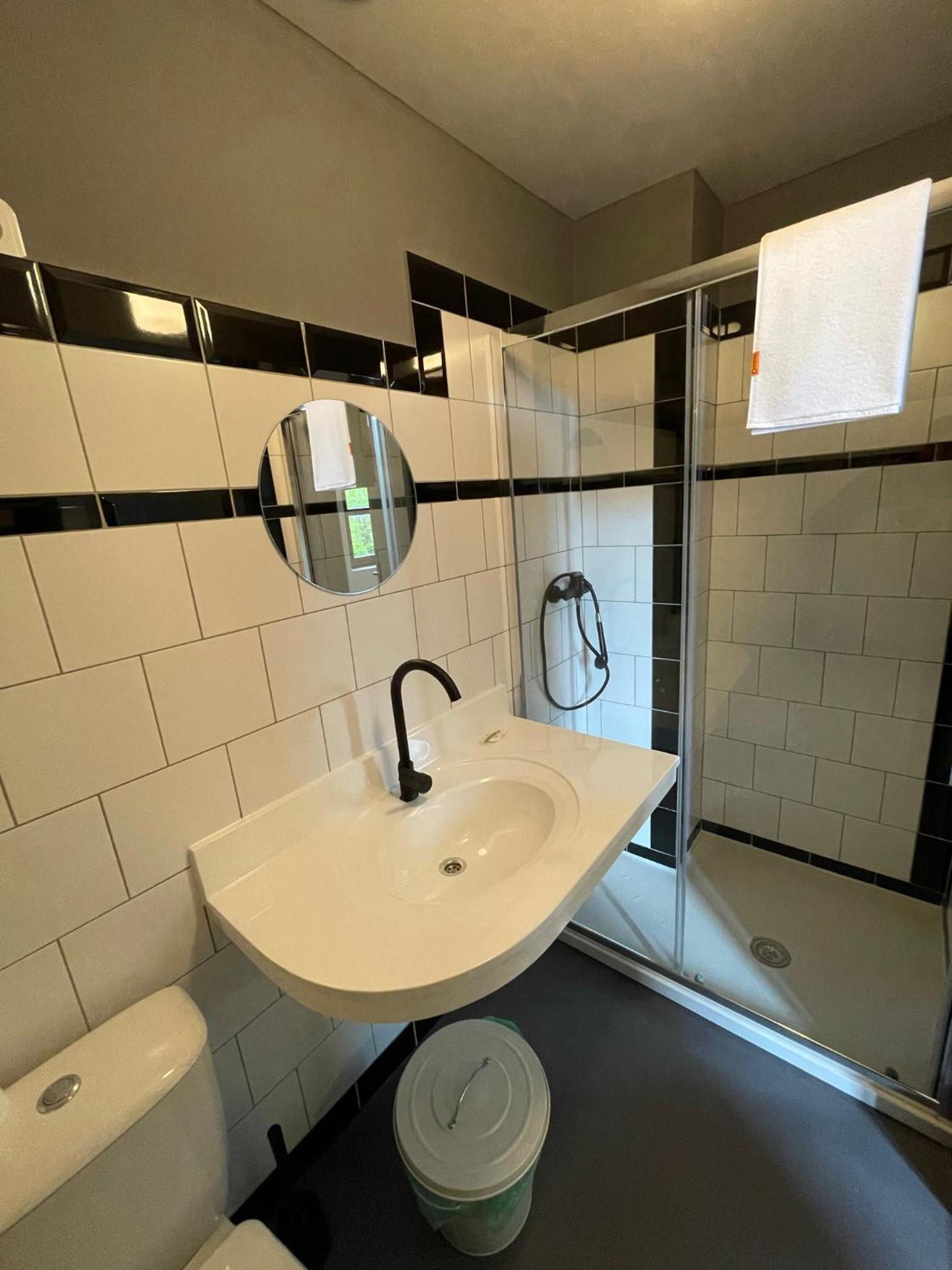 Twin Room with Bathroom photo 3