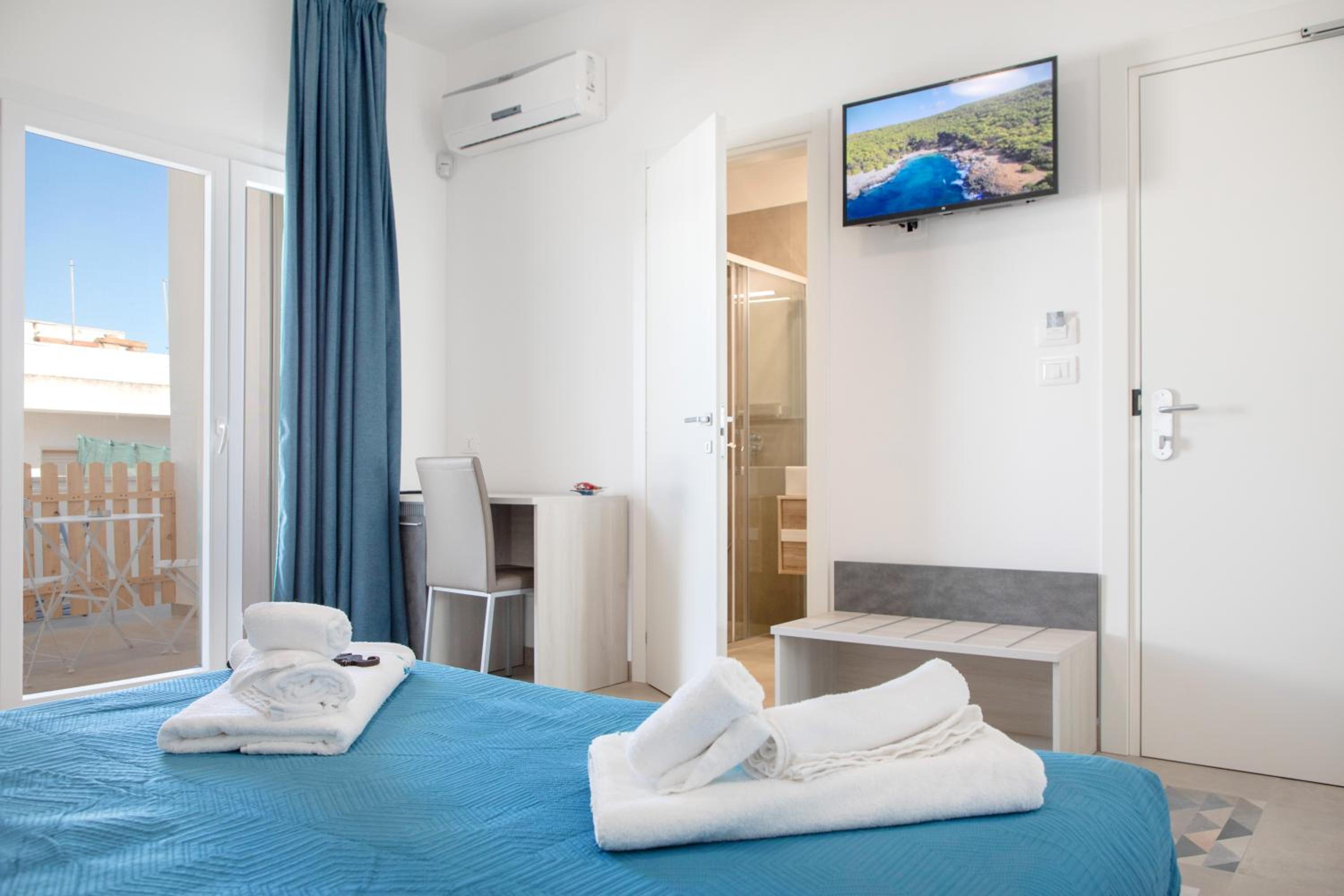 Double Room with Private Bathroom - Photo 27