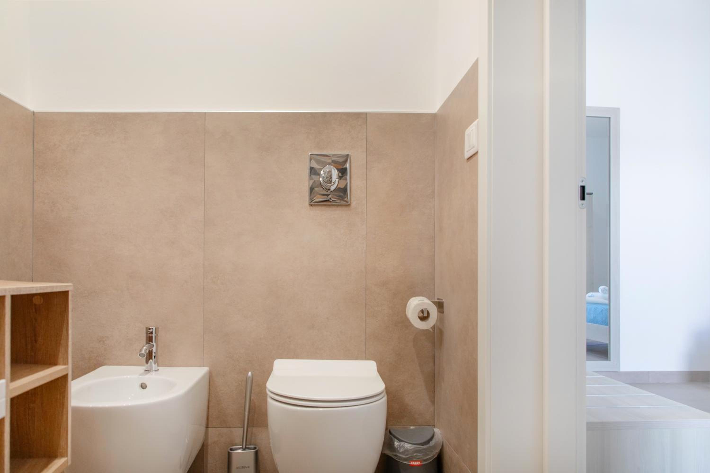 Double Room with Private Bathroom - Photo 26