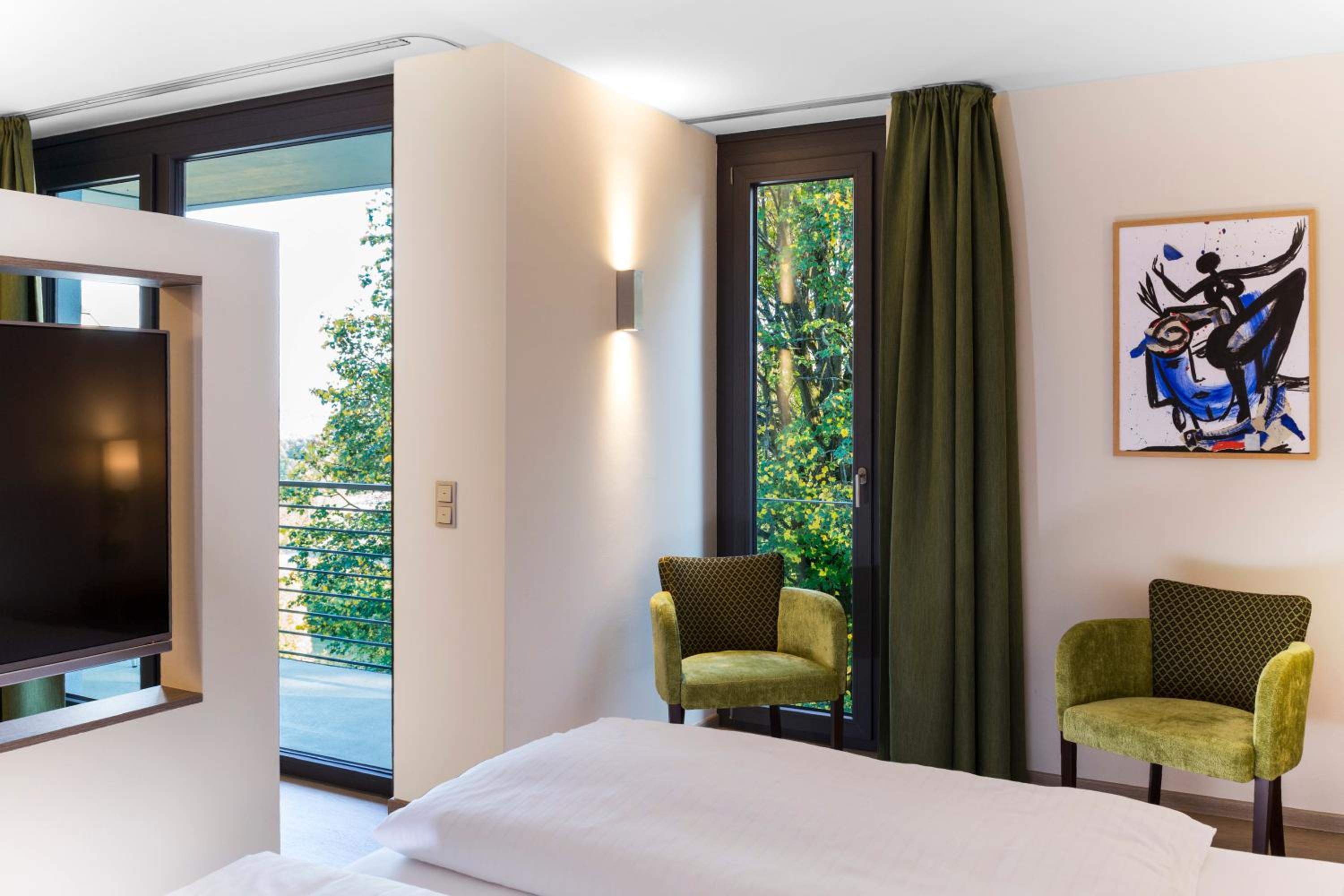 Junior Suite with Balcony - Photo 2