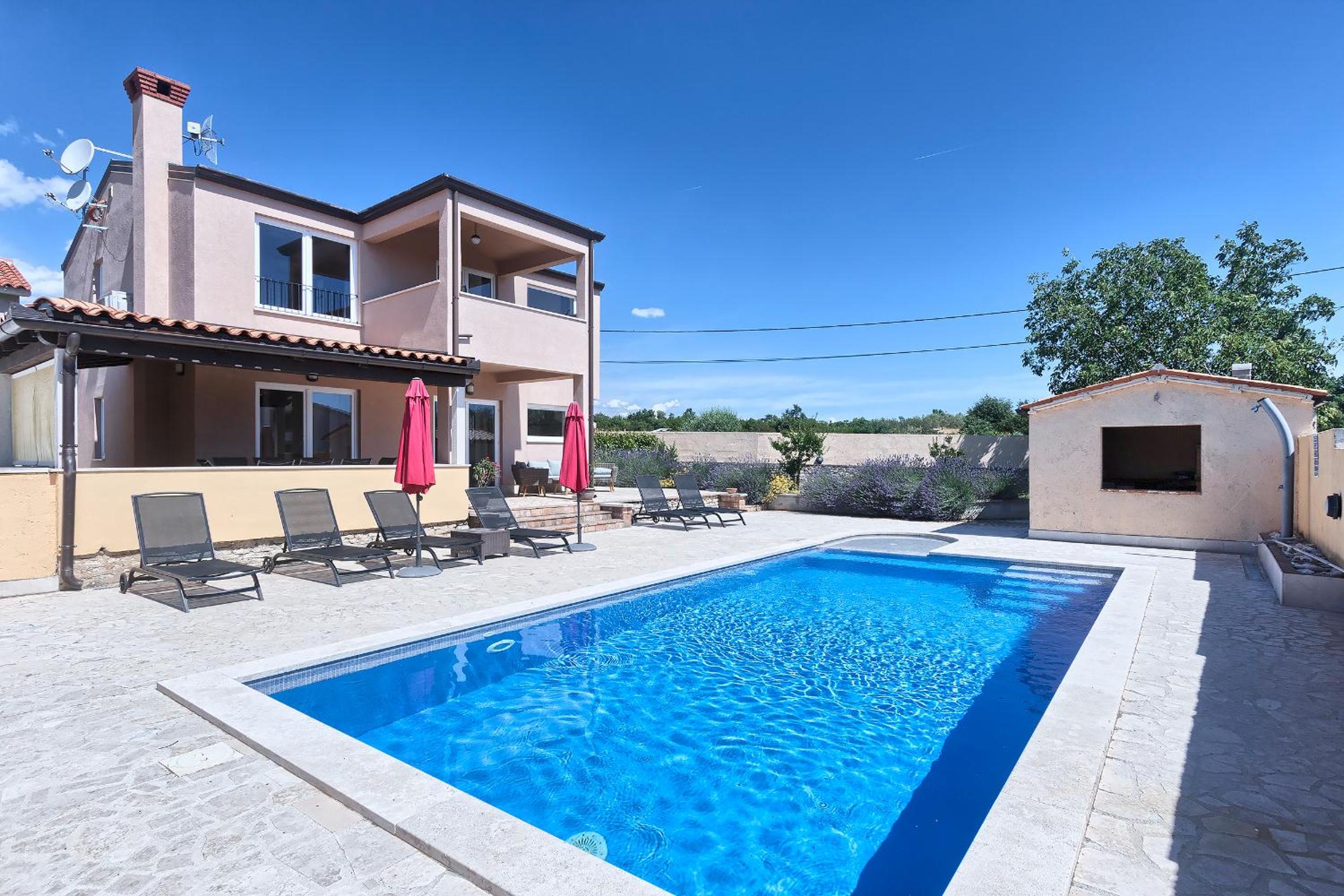 Villa photo 2