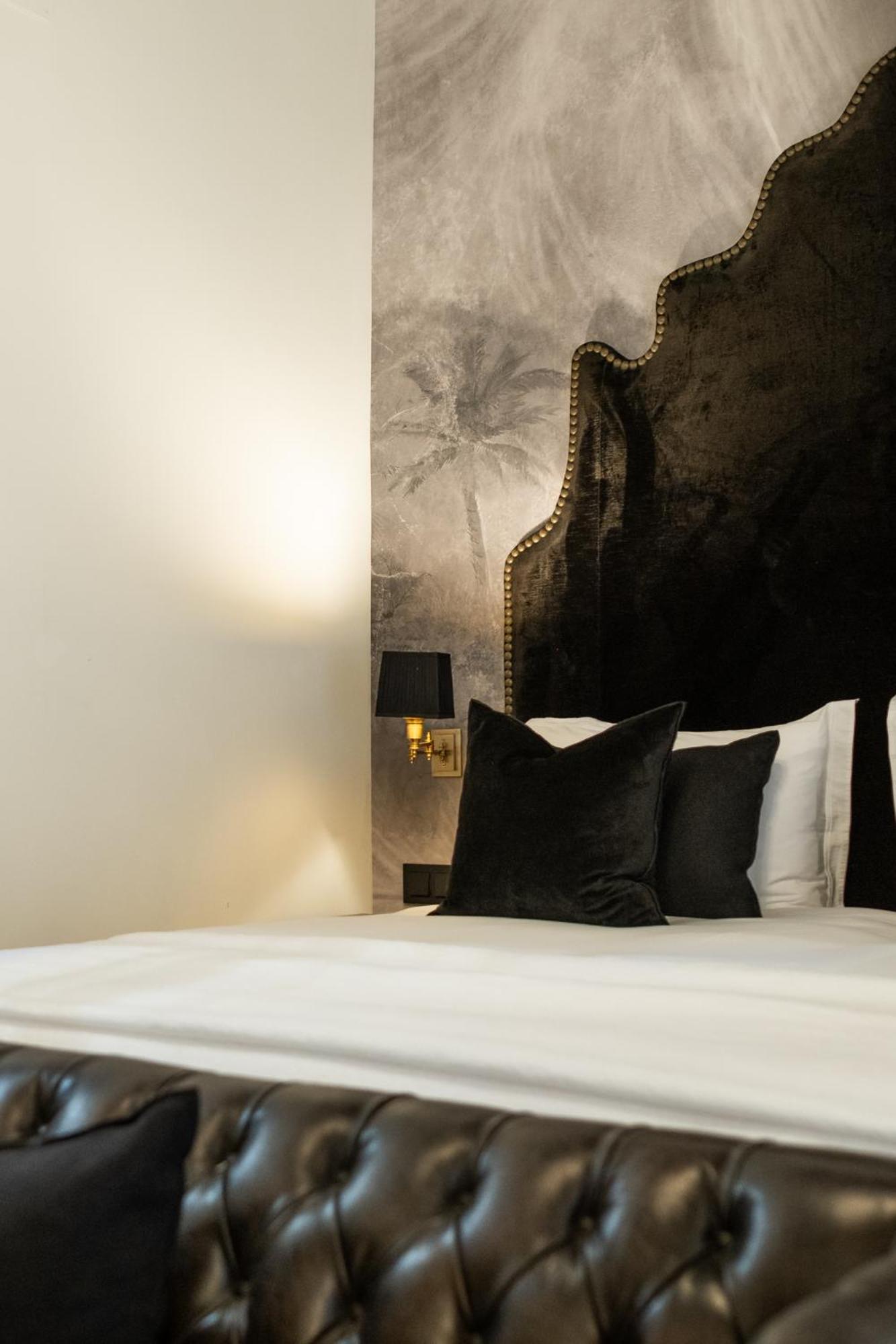 Deluxe Room - Photo 5