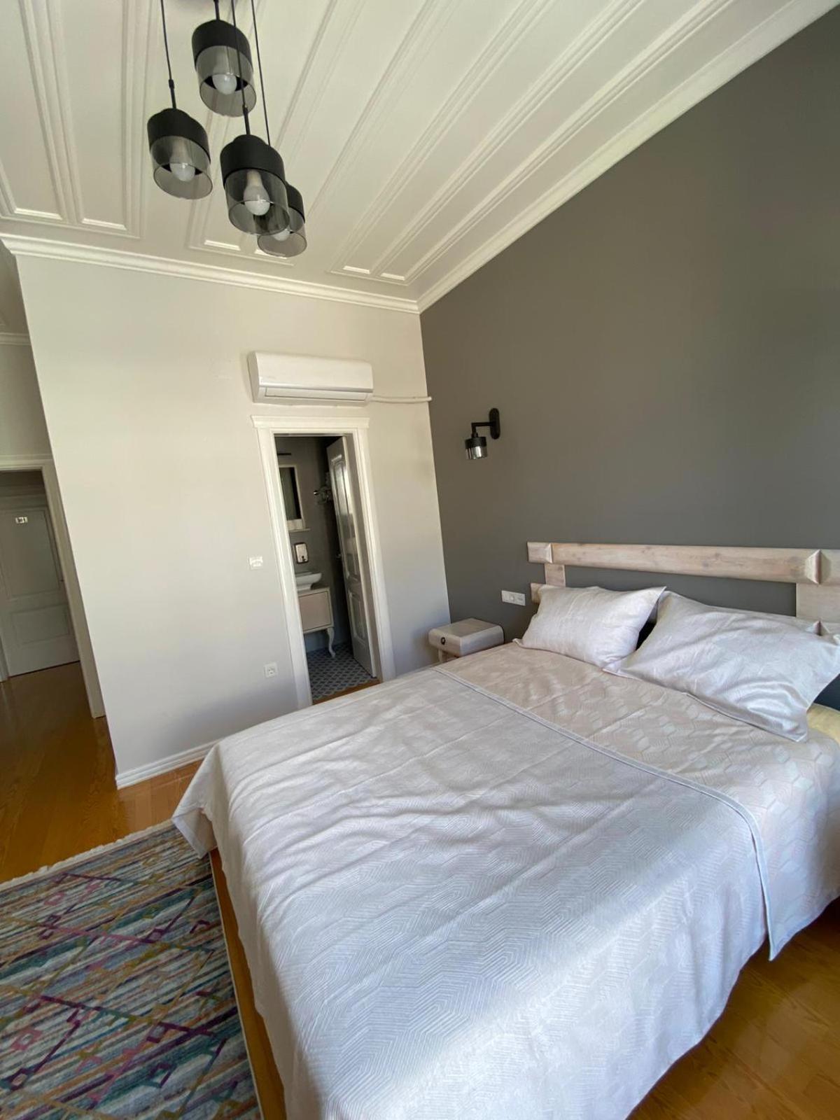 King Suite with Balcony photo 3