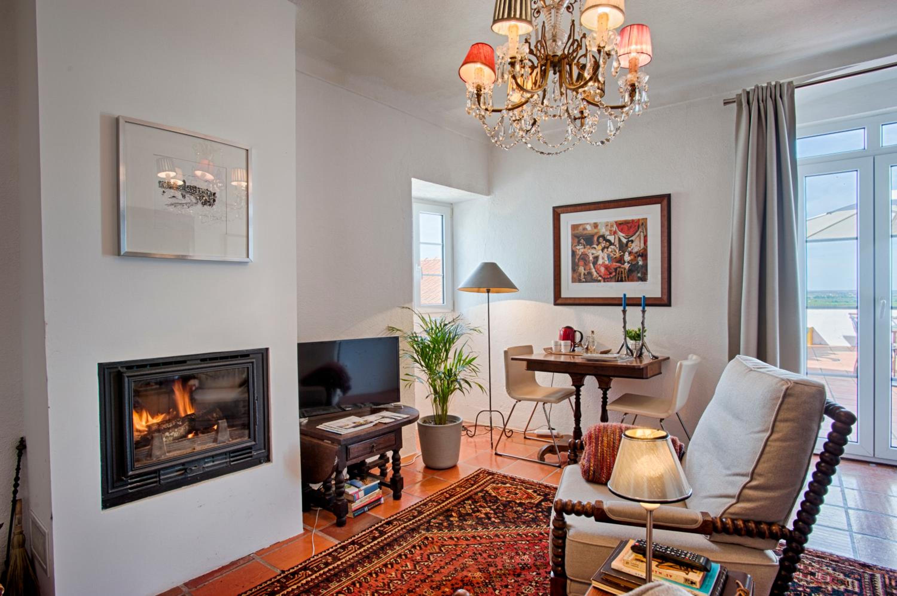 Suite with Lake View - Photo 2