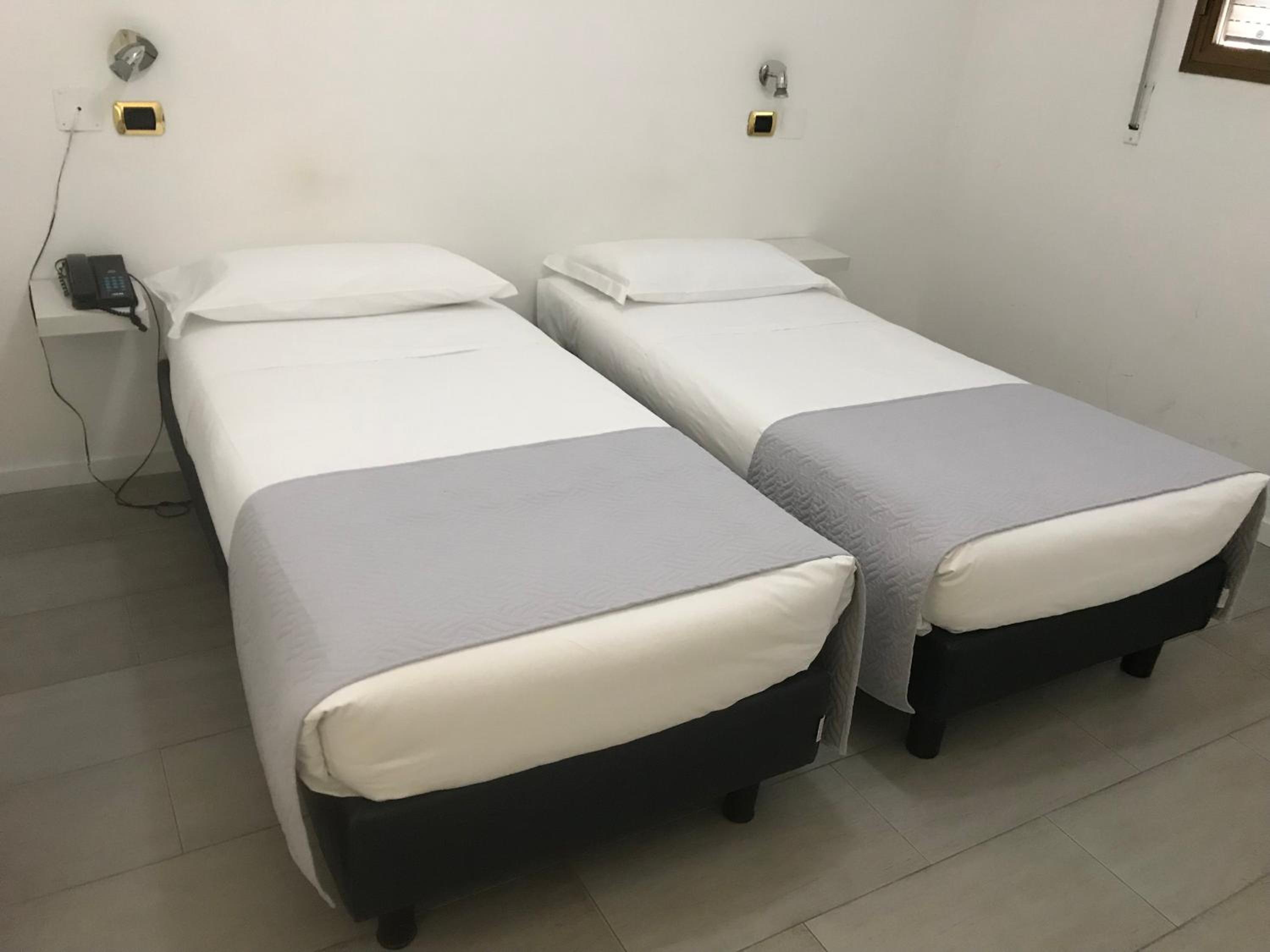 Economy Double Room - Photo 5