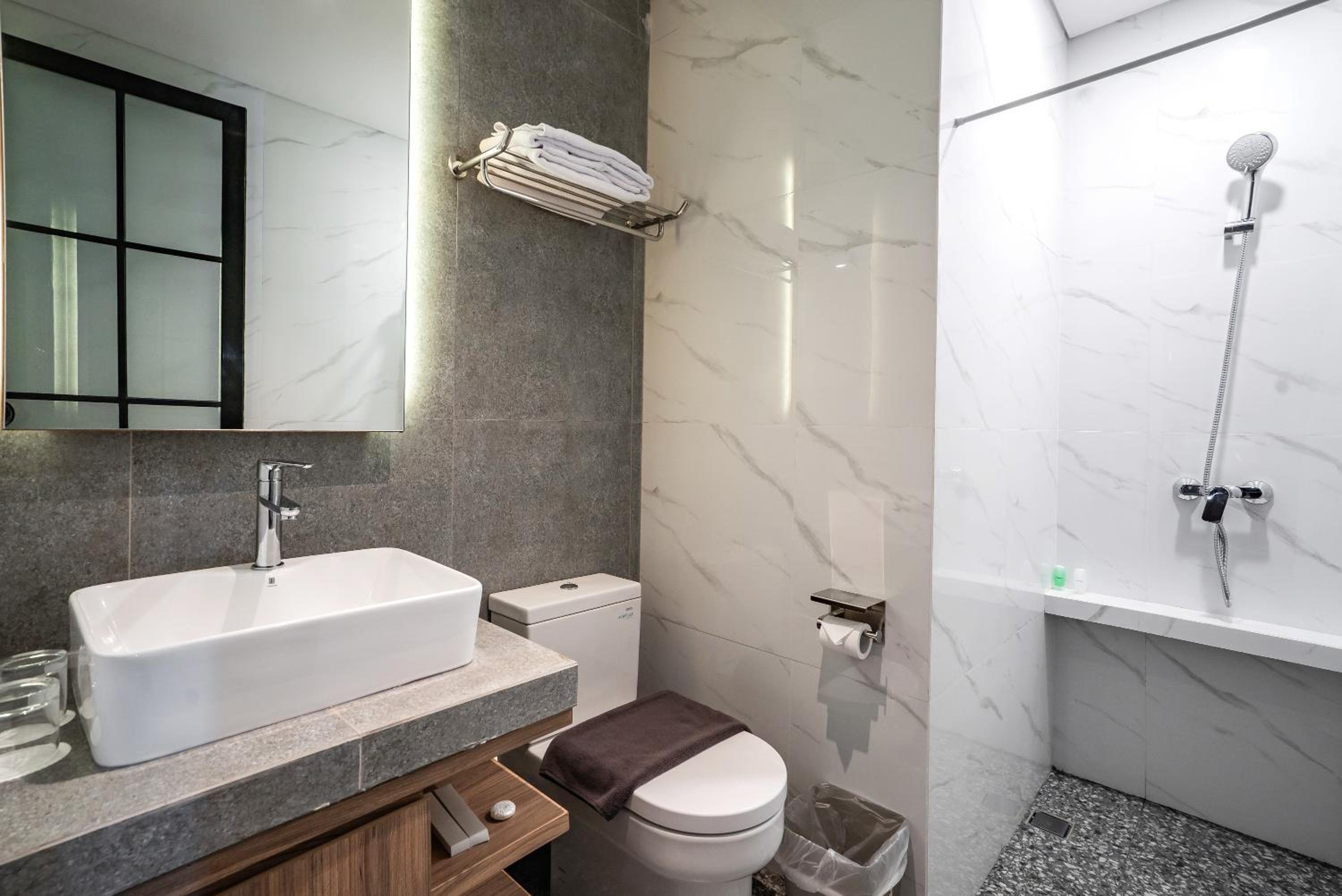 Deluxe Suite - Photo 2