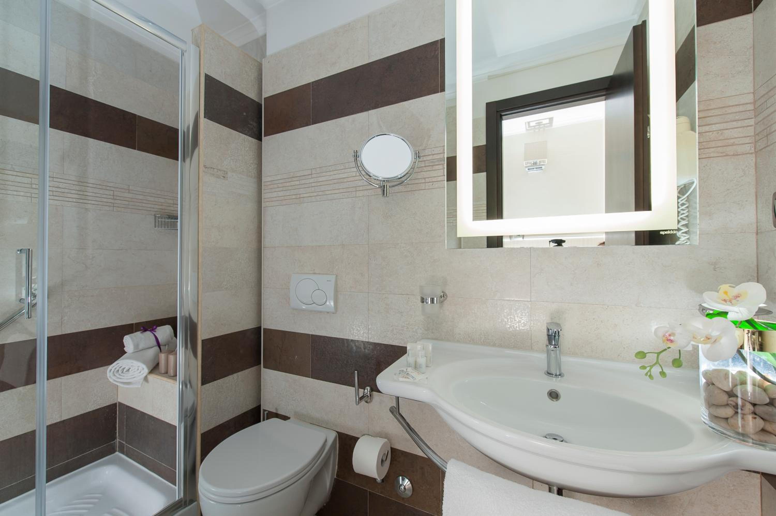 Double or Twin Room photo 3