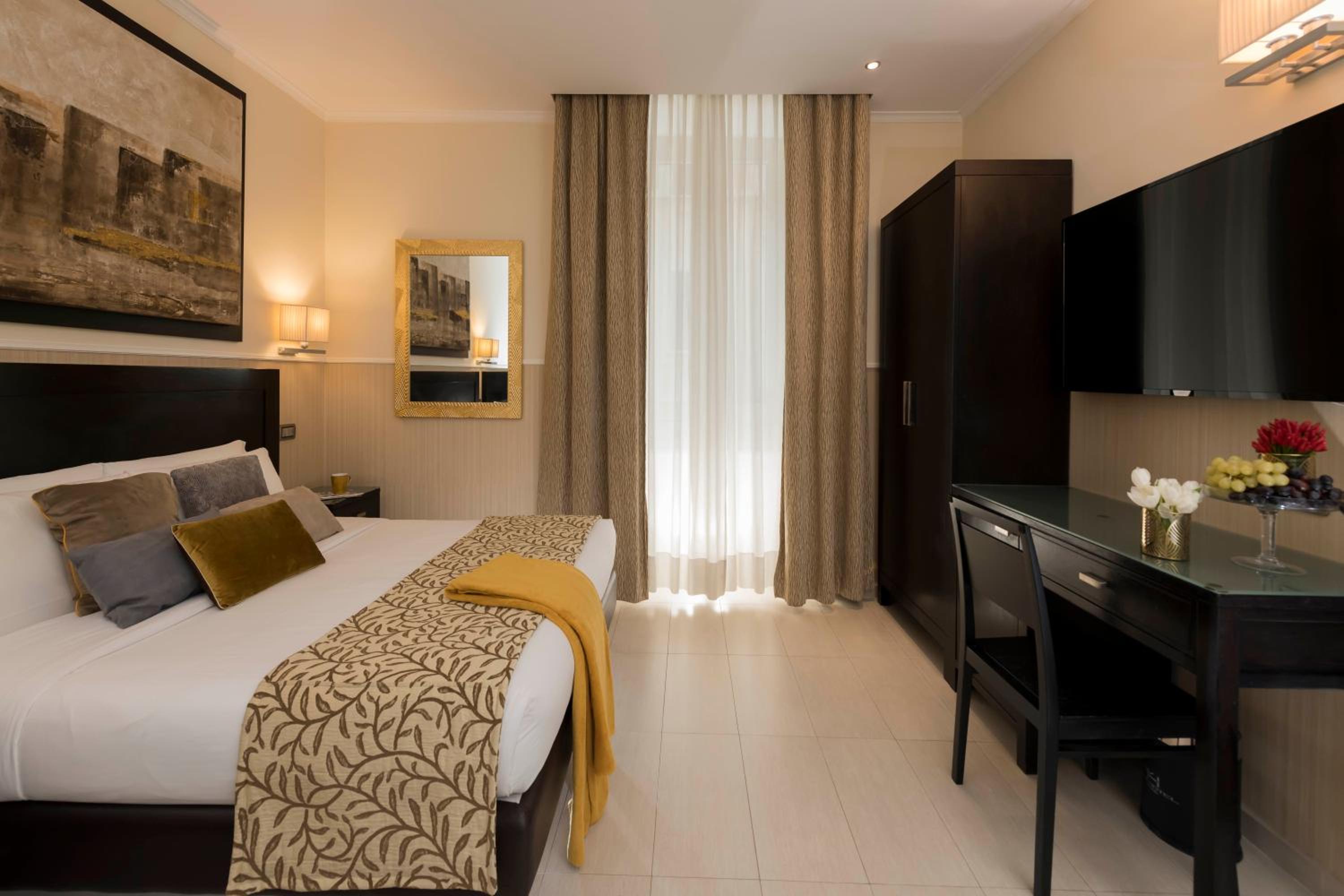 Double or Twin Room thumbnail 5