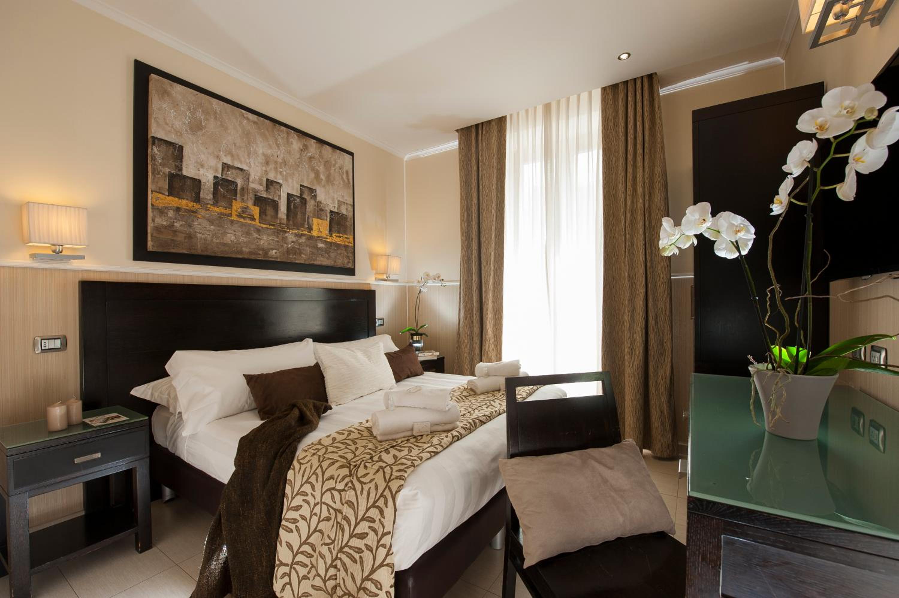Double or Twin Room thumbnail 6