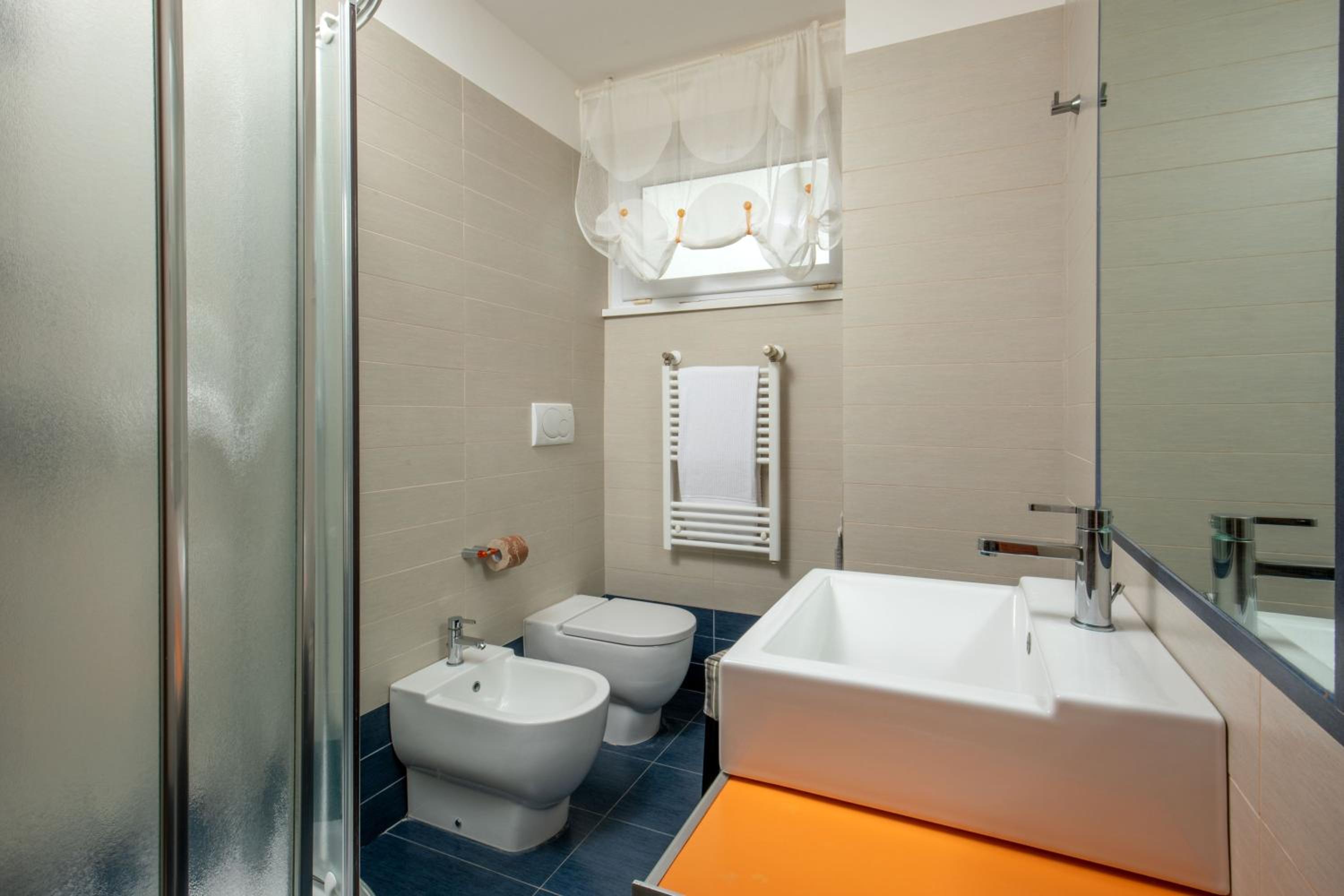 Standard Double or Twin Room with Balcony - Photo 2