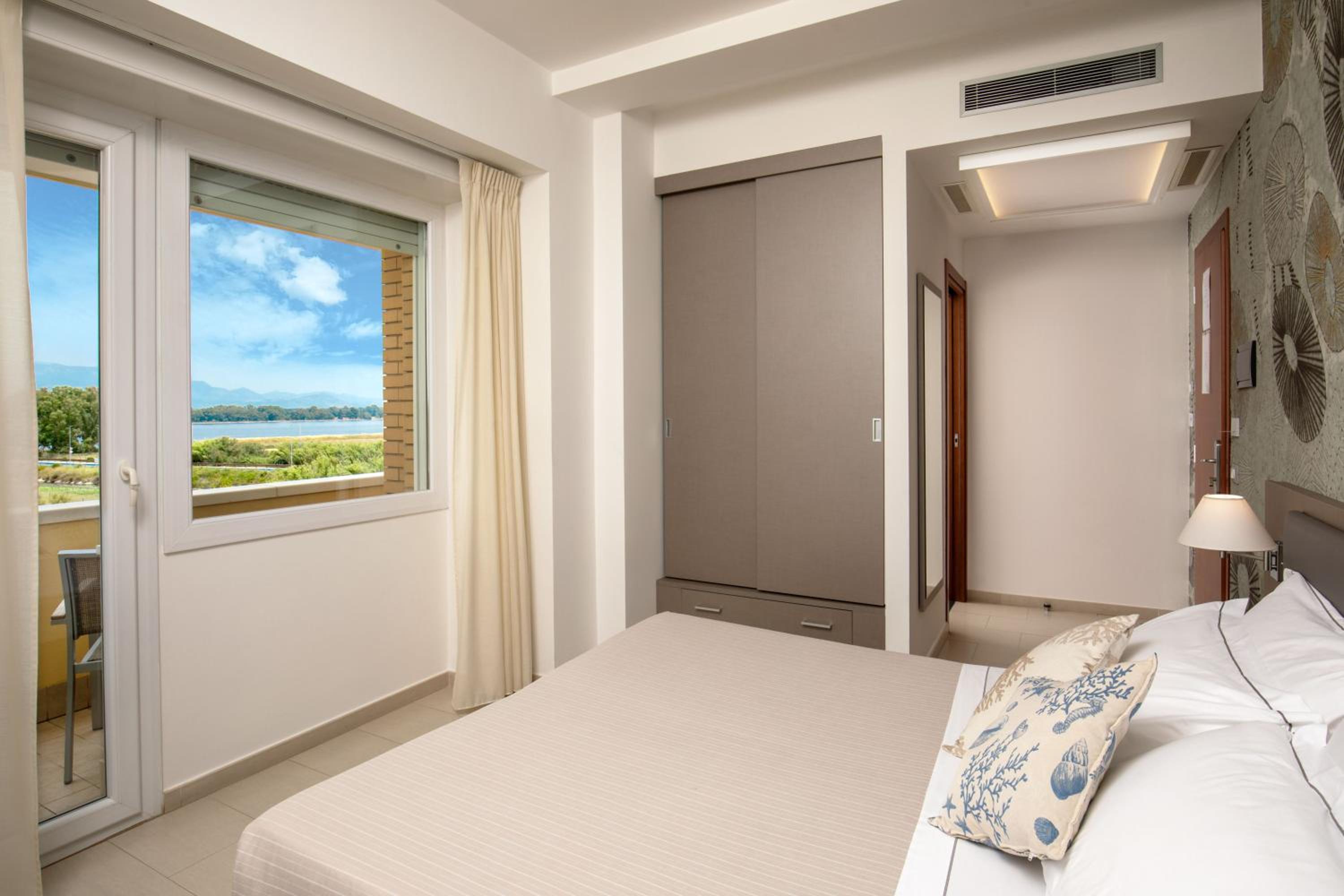 Standard Double or Twin Room with Balcony - Photo 5