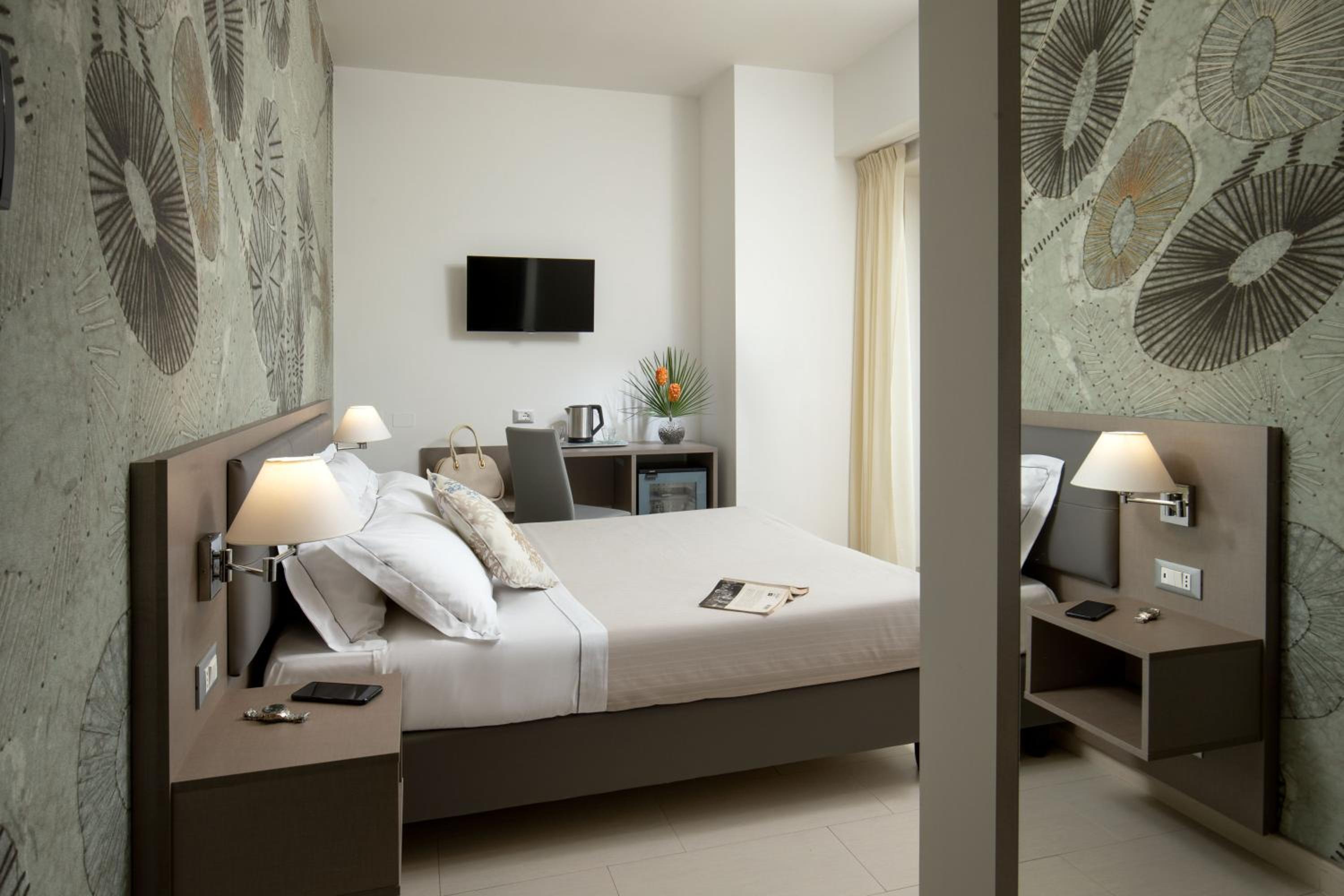 Standard Double or Twin Room with Balcony - Photo 1