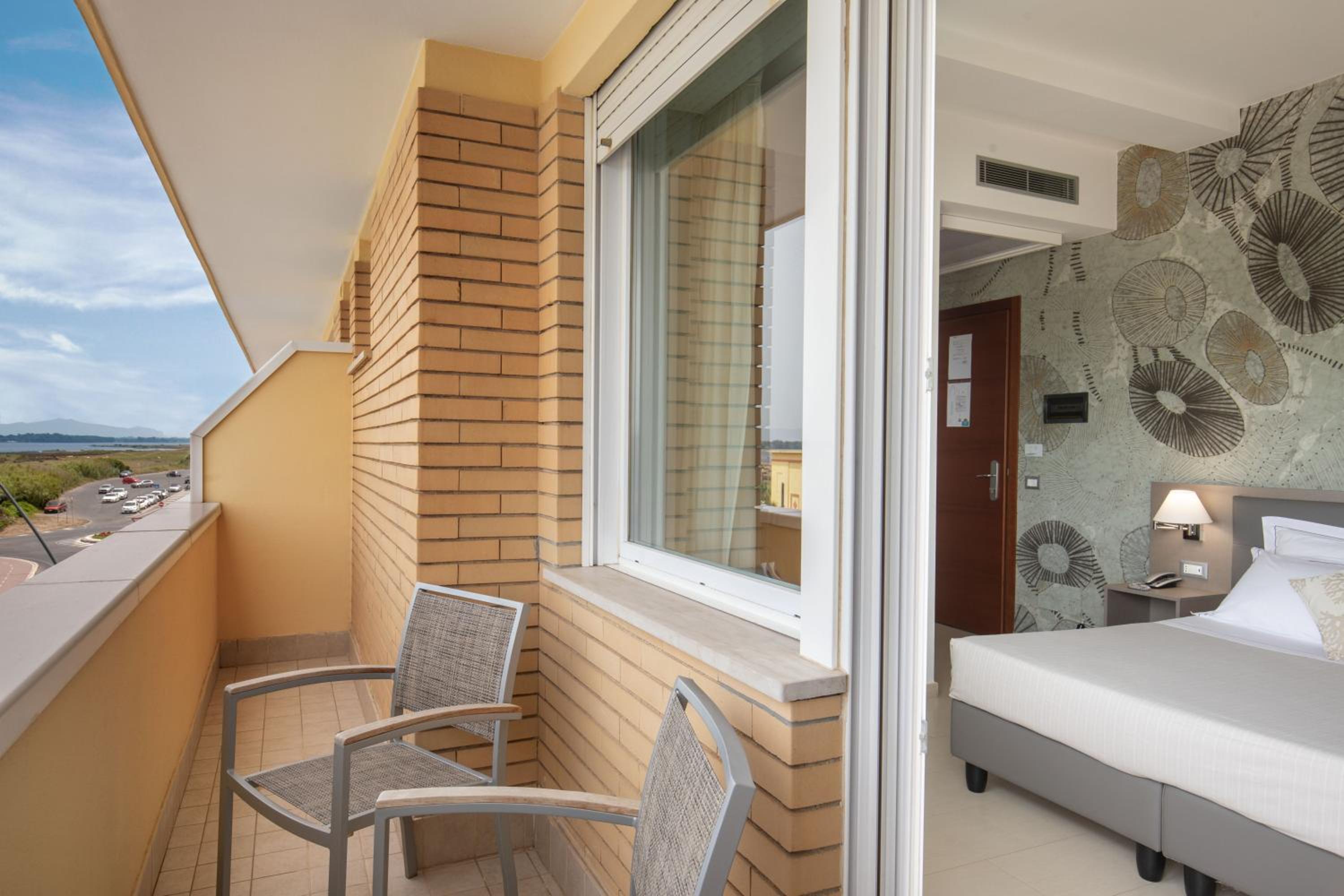 Standard Double or Twin Room with Balcony - Photo 9