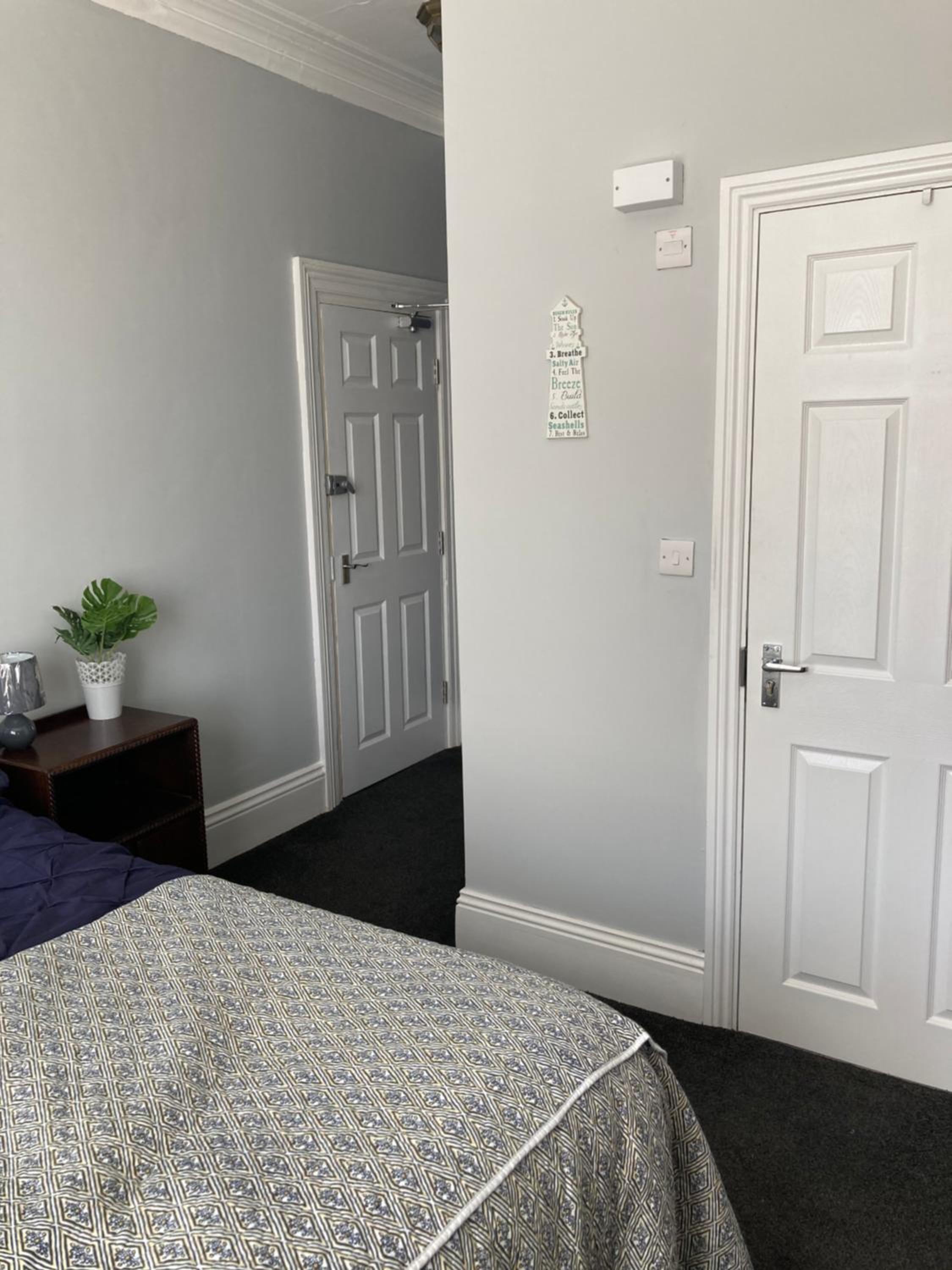 Deluxe Double Room with Side Sea View - Photo 4