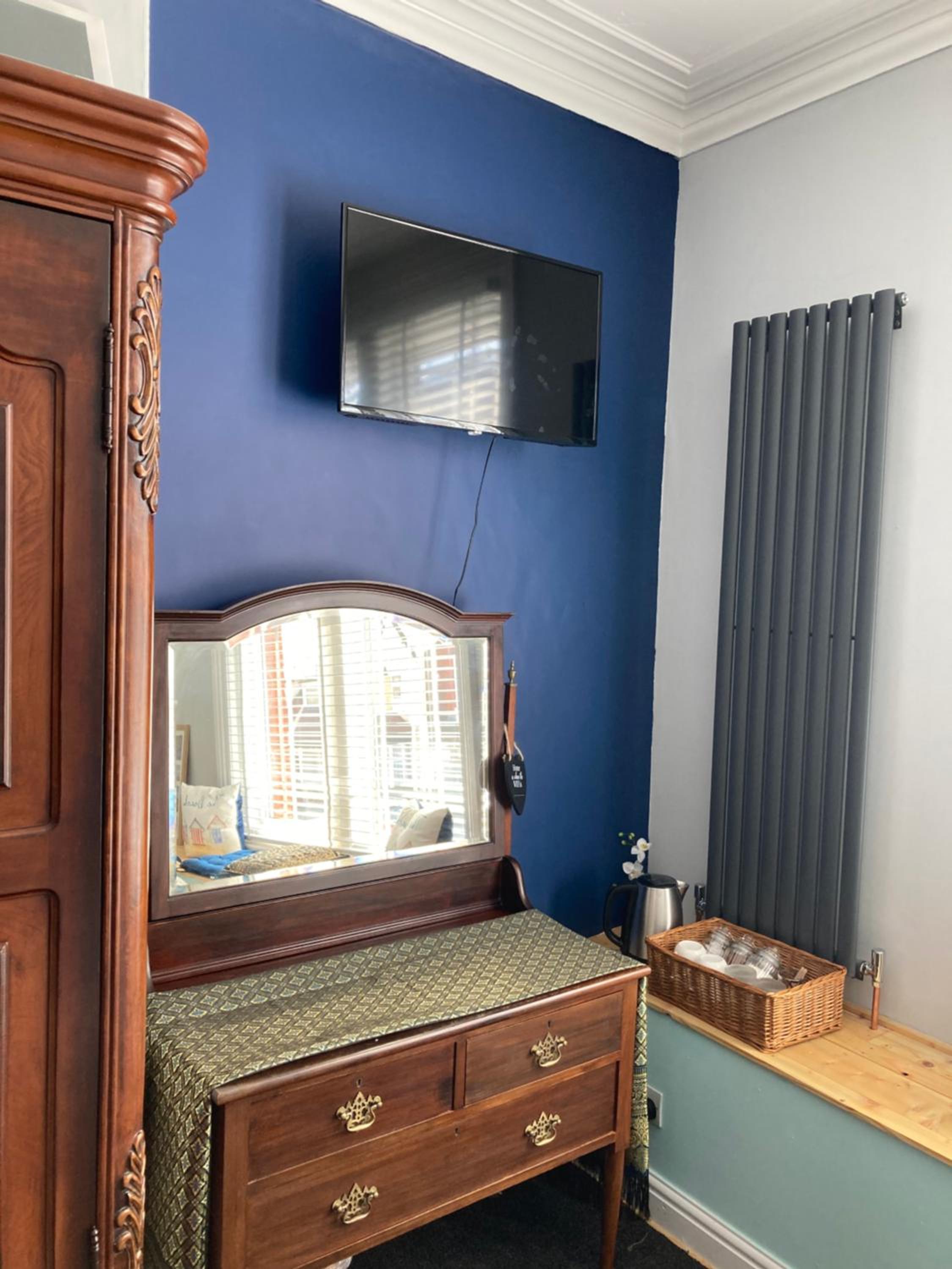 Deluxe Double Room with Side Sea View - Photo 8