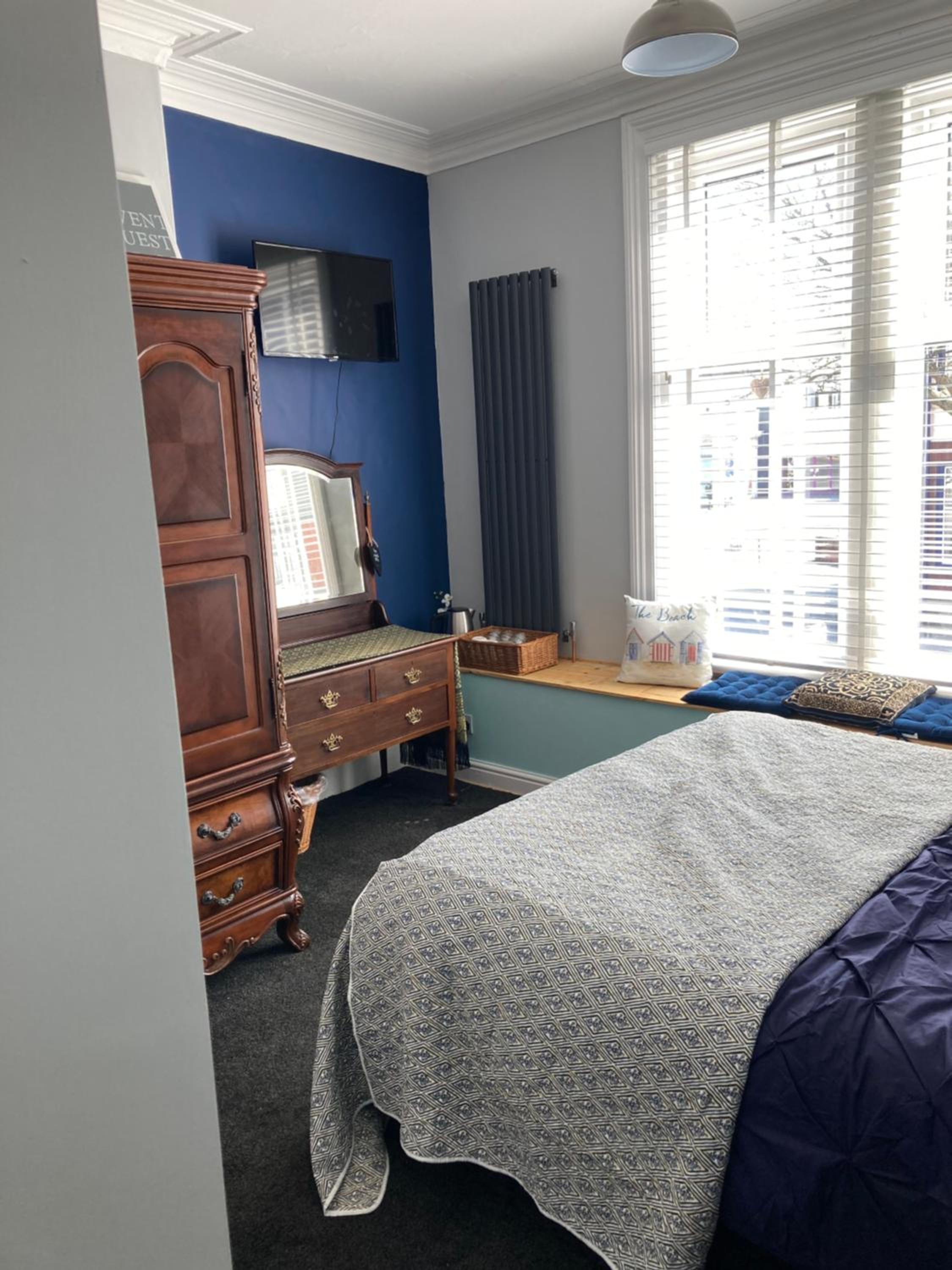 Deluxe Double Room with Side Sea View - Photo 13
