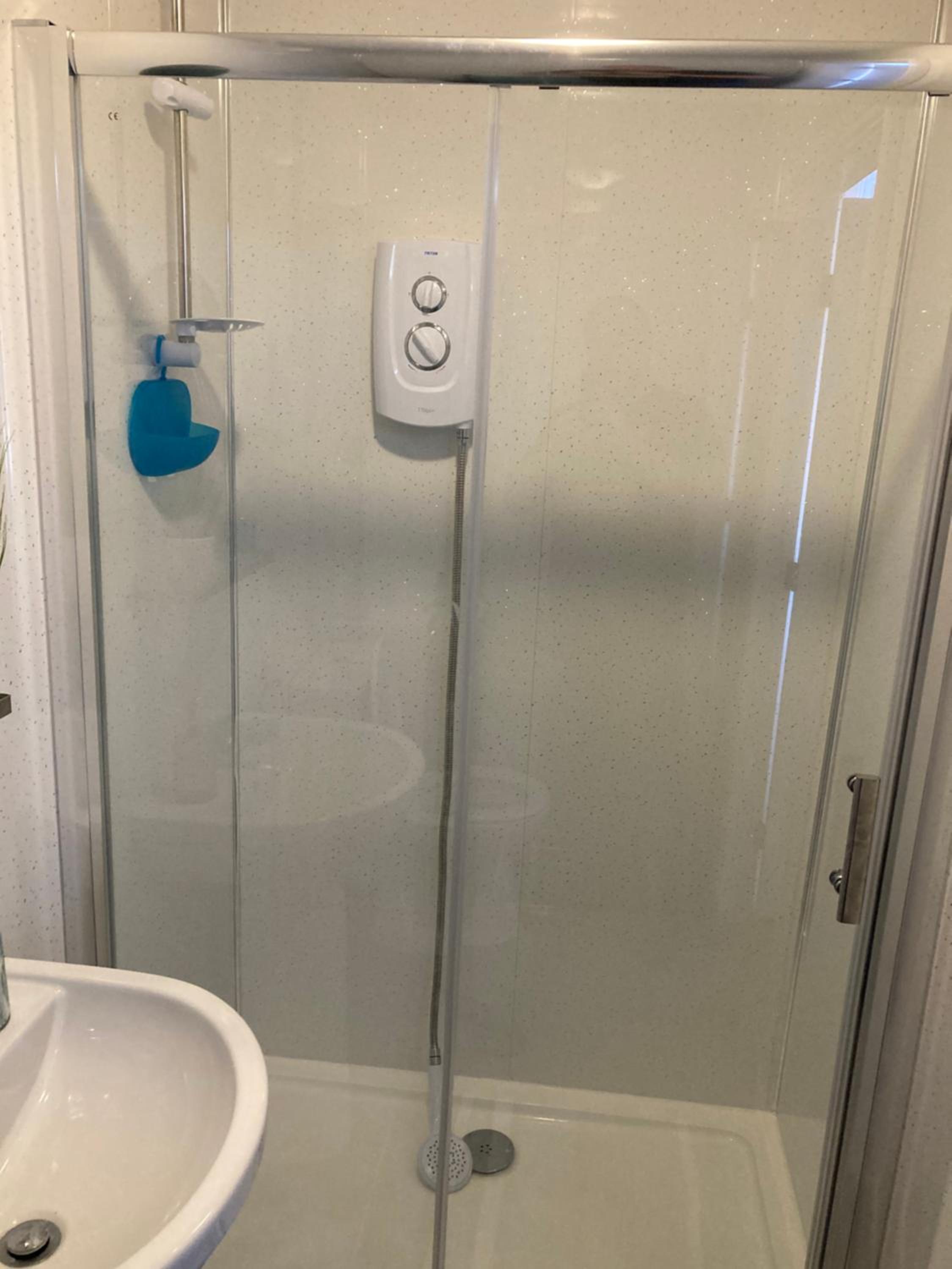 Deluxe Double Room with Shower photo 2