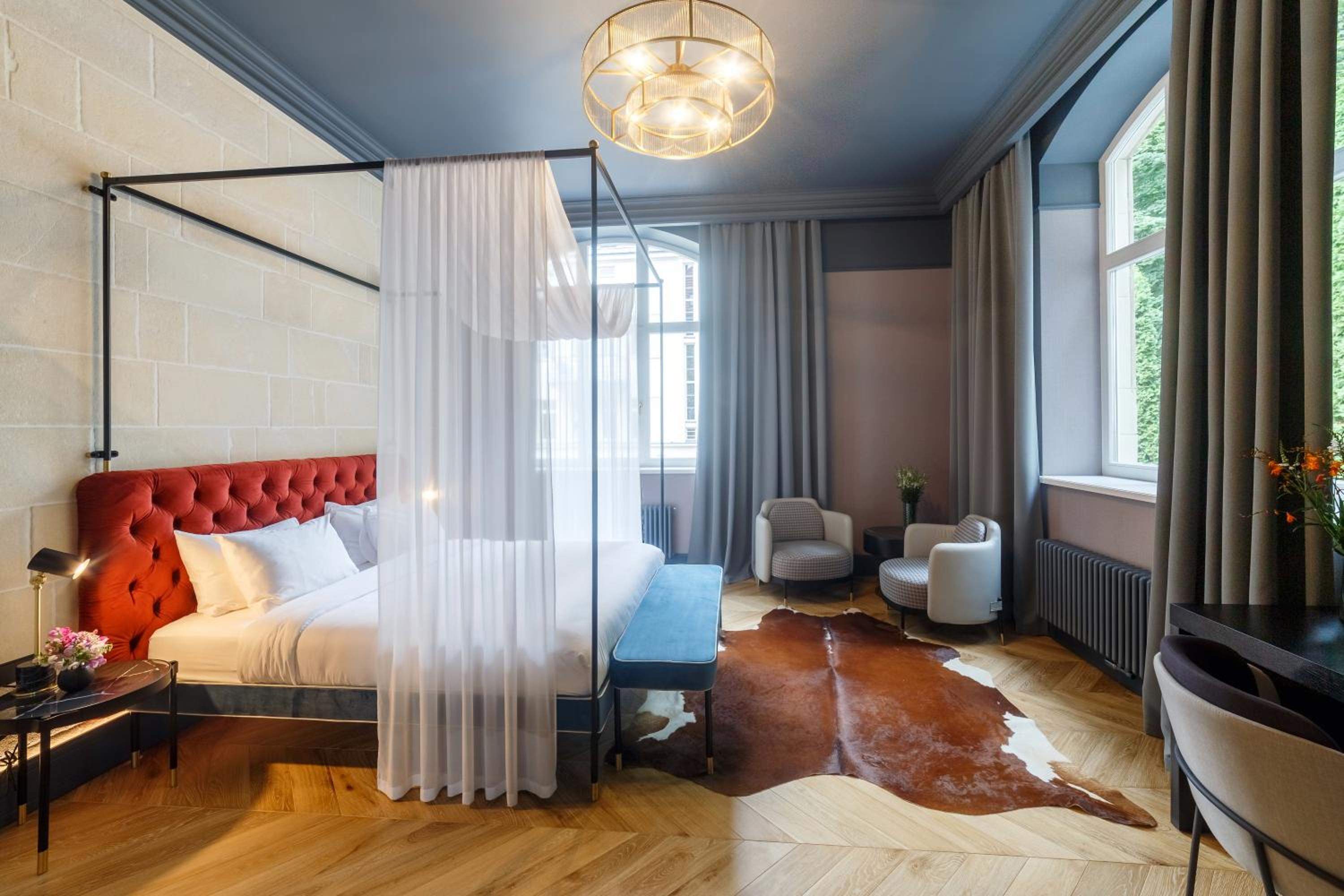 Suite - Photo 1