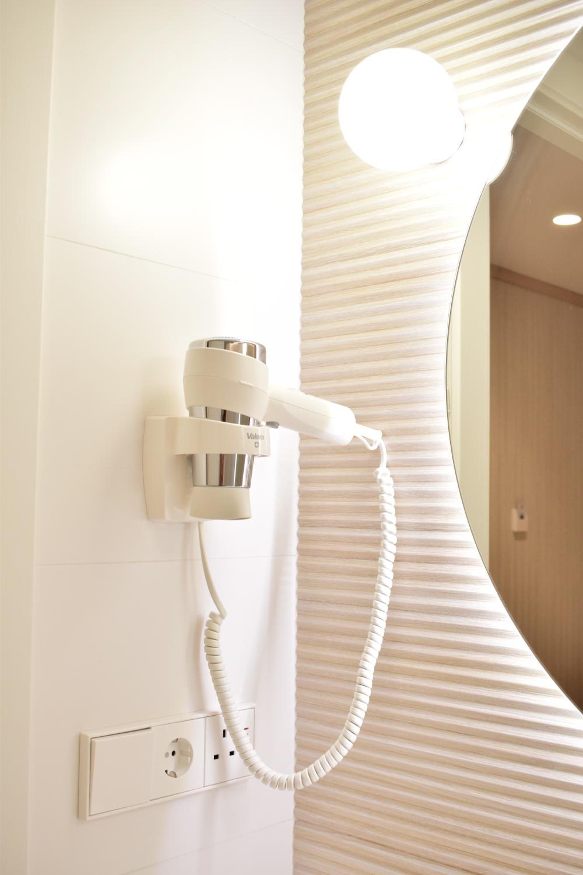 Double Room with City View - Photo 5