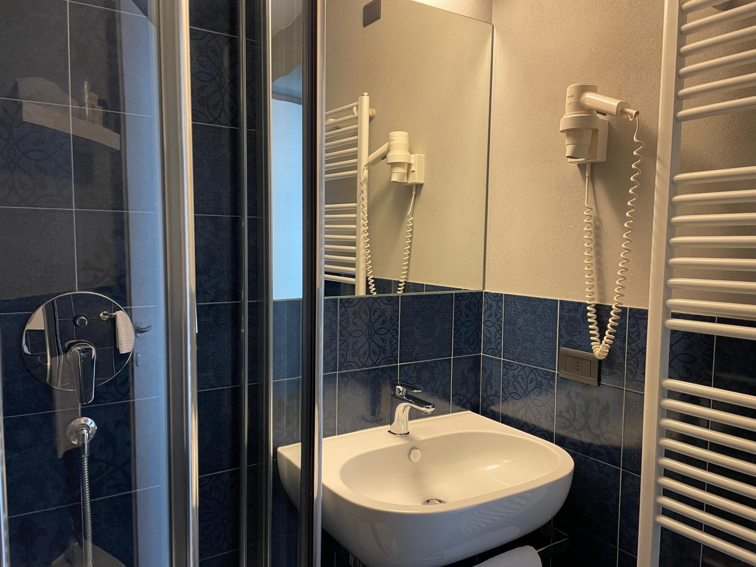 Economy Double or Twin Room photo 3