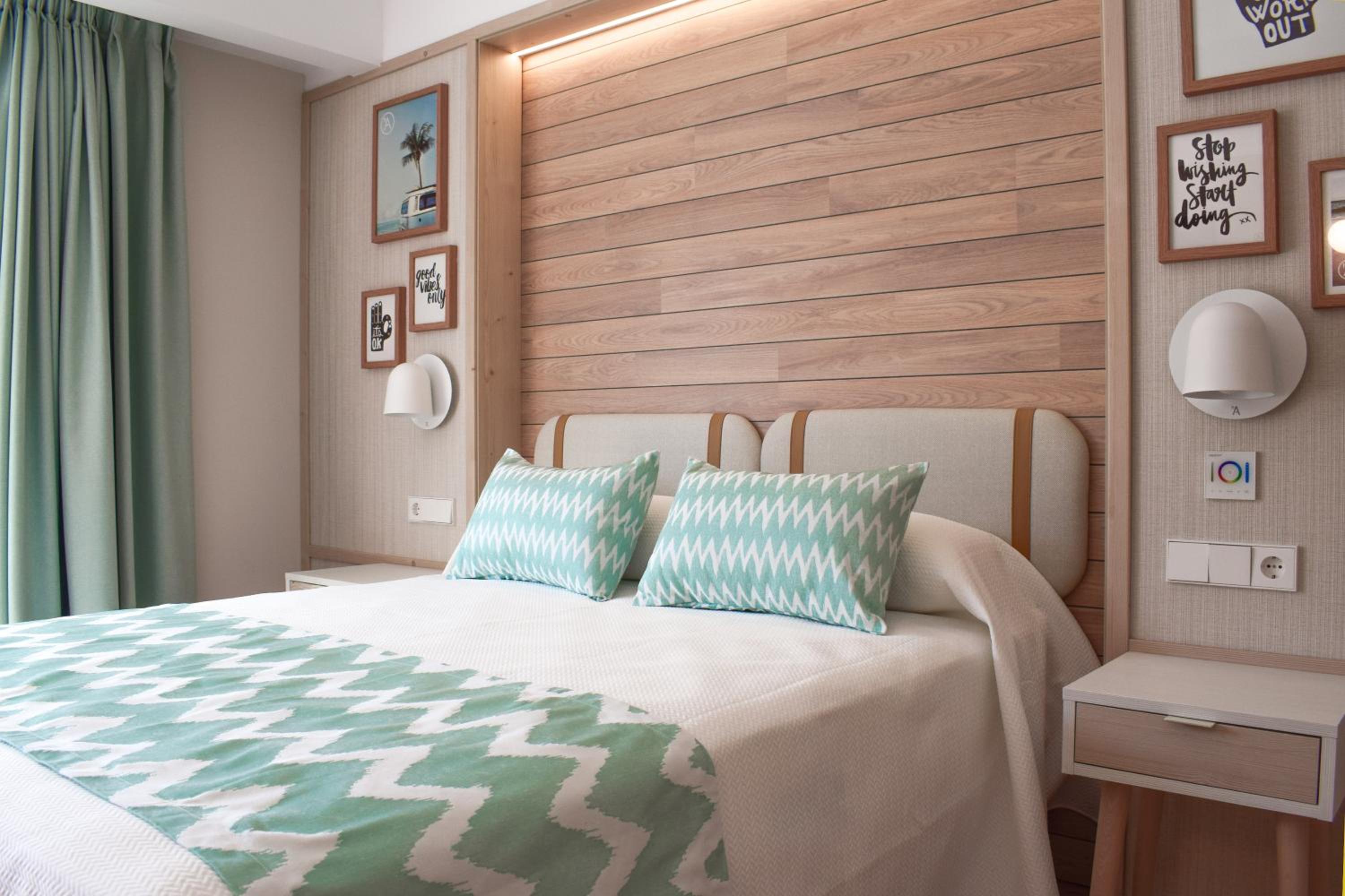 Double Room with City View - Photo 1