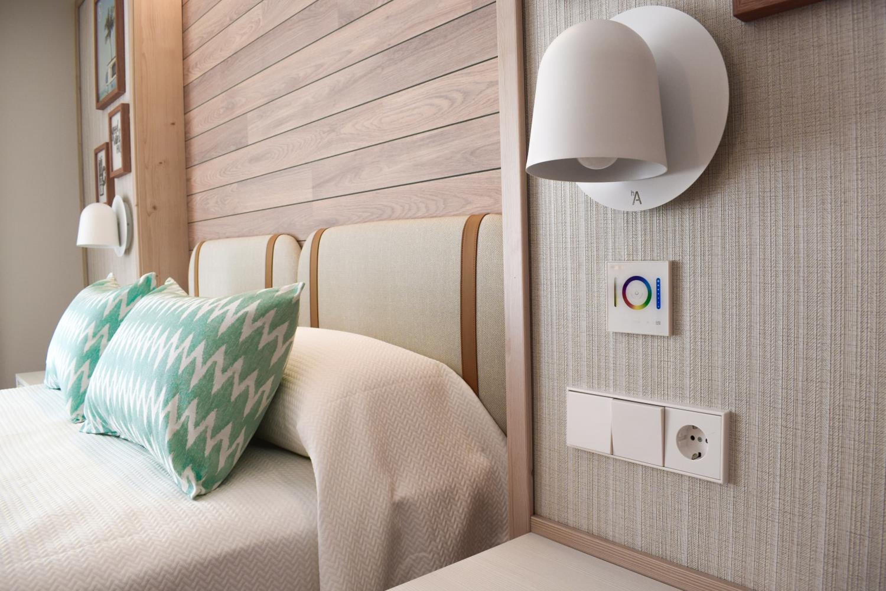 Double Room with City View - Photo 7