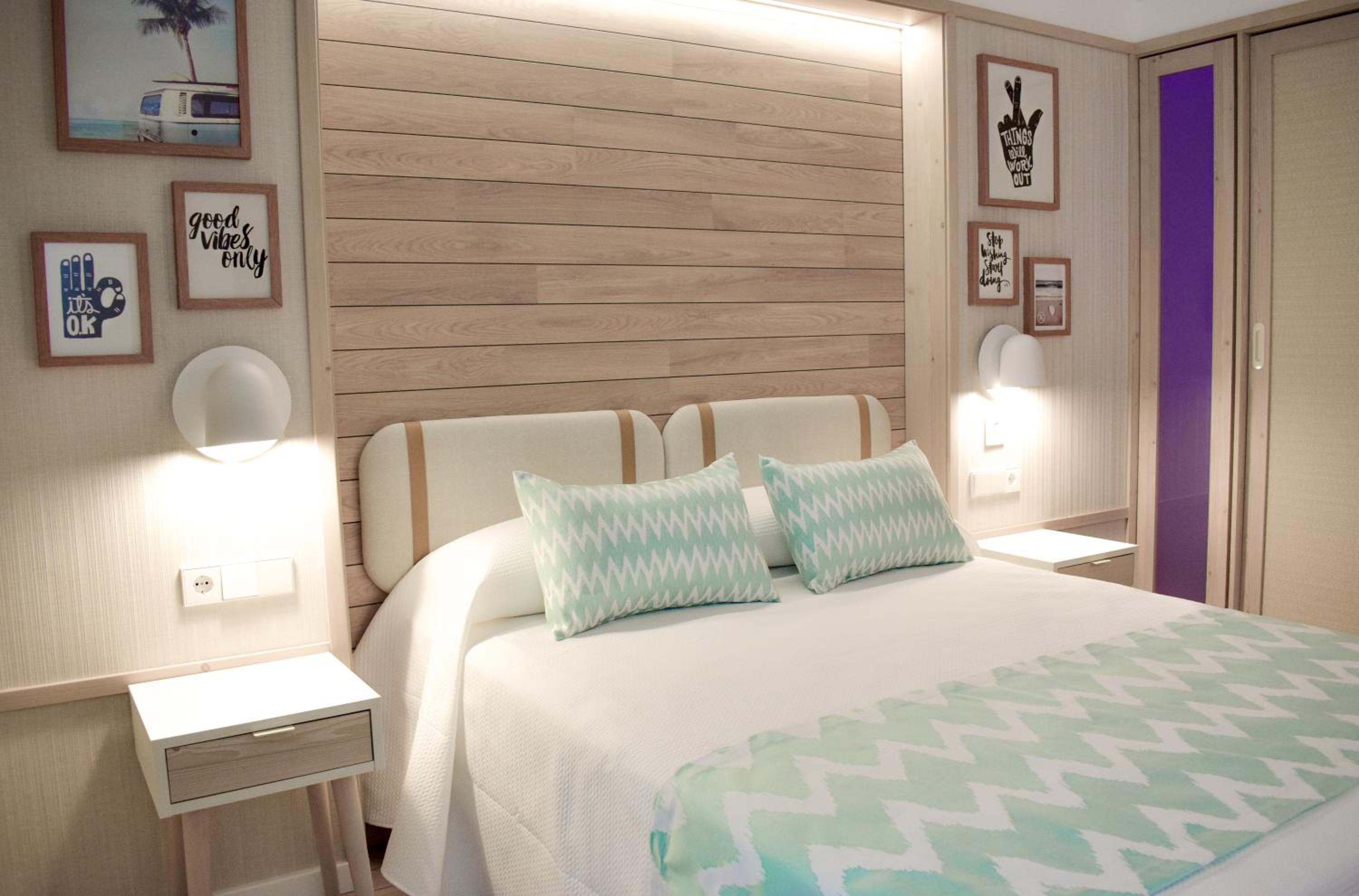 Double Room with City View - Photo 9