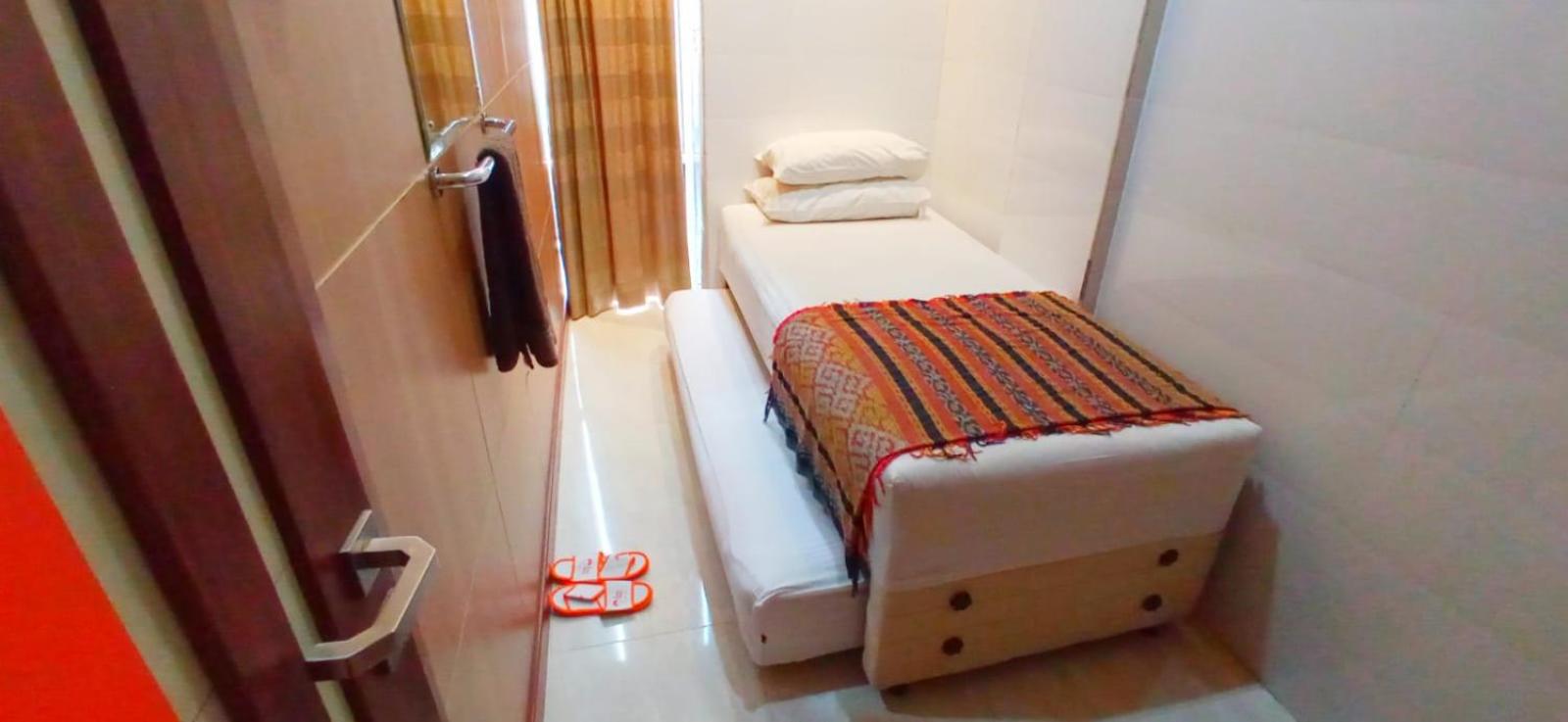 Standard Twin Room - Photo 1