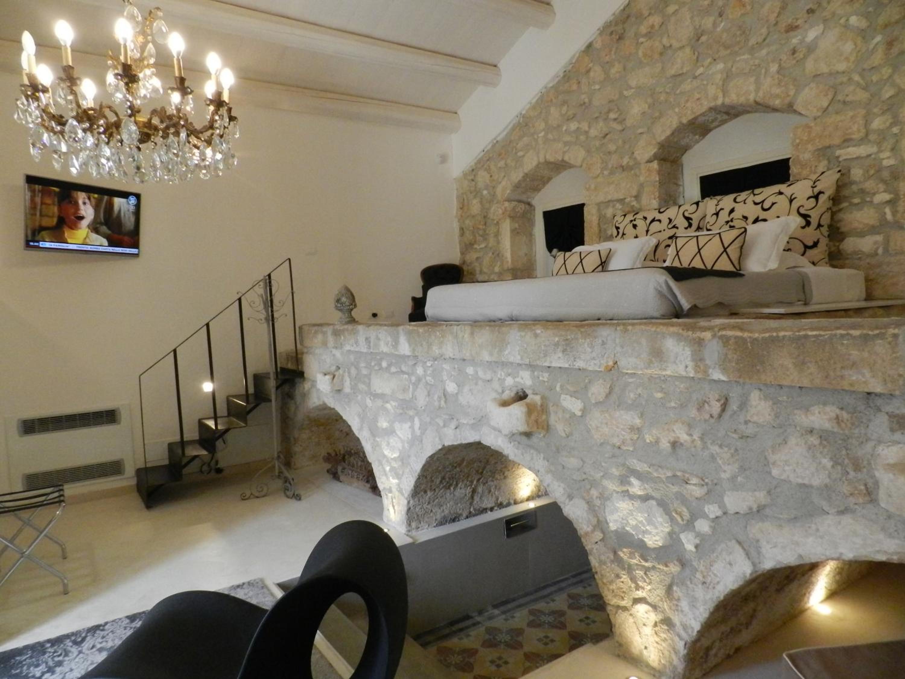 Deluxe King Suite photo 2