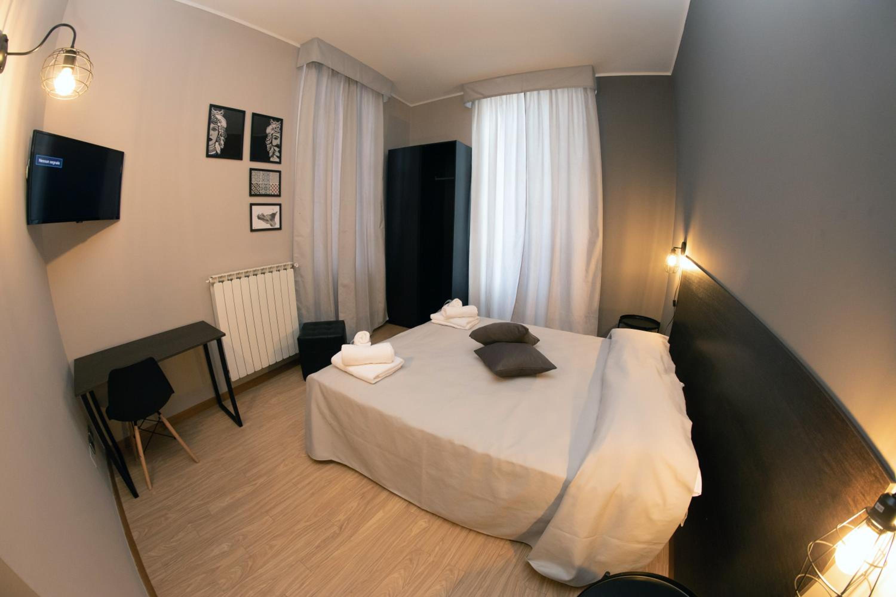 Double Room - Photo 7