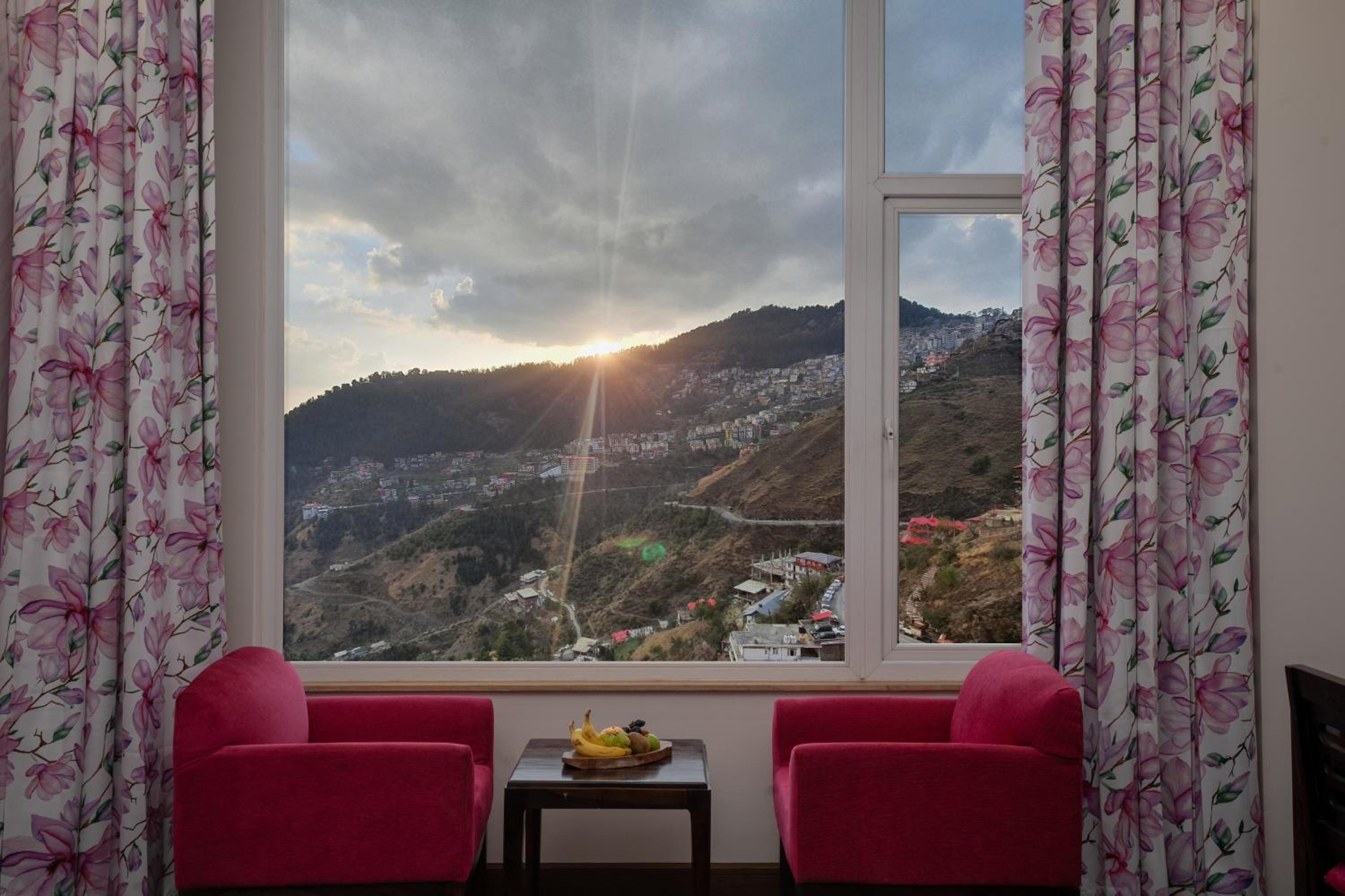 Premier Valley View Room - Photo 9