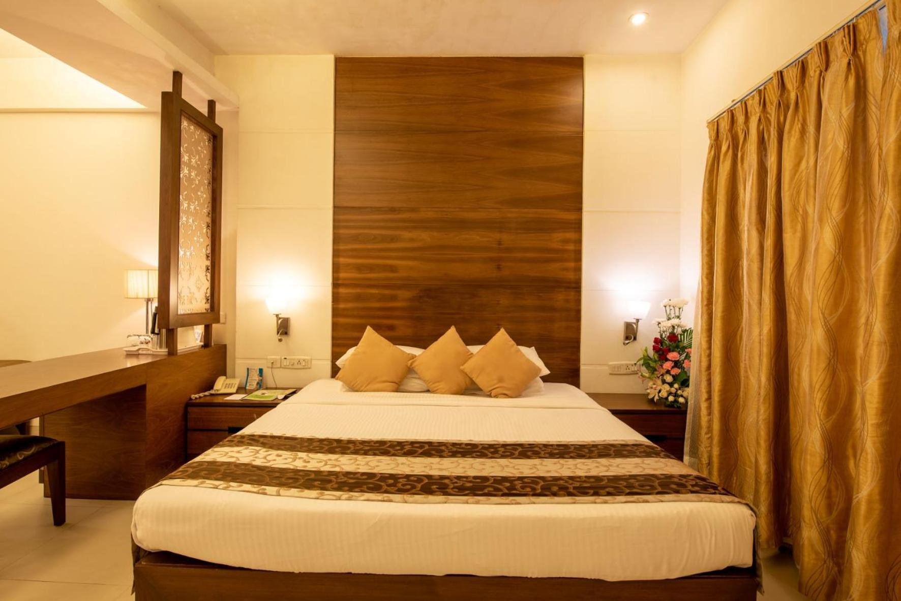 Executive Suite - Photo 2