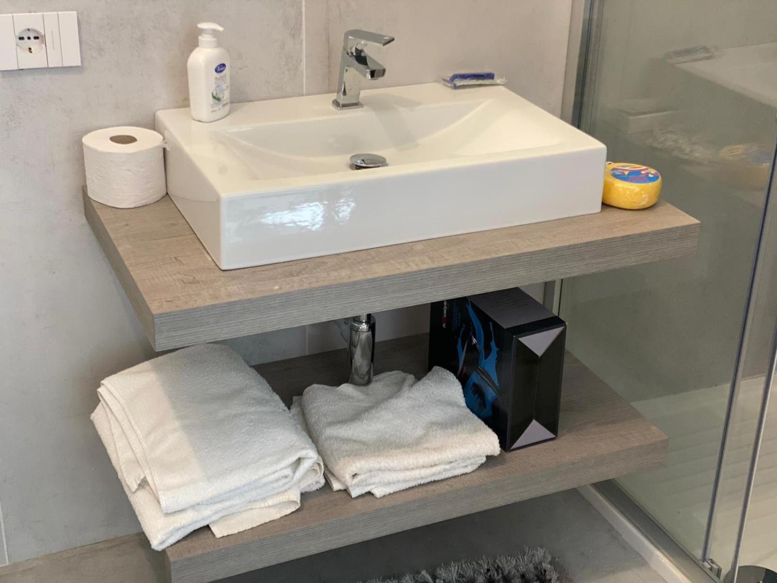 Double Room - Photo 14
