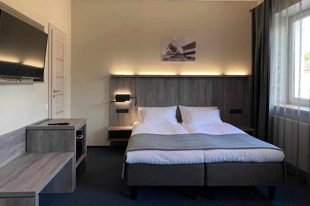 Double Room with Extra Bed - Photo 1