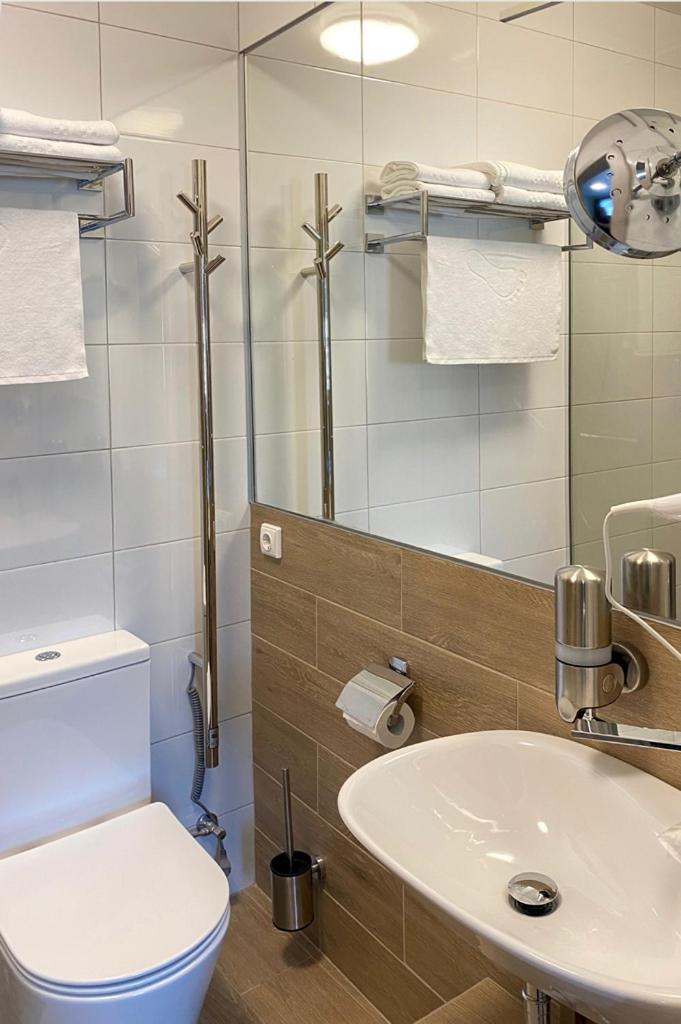 Double Room with Extra Bed - Photo 8
