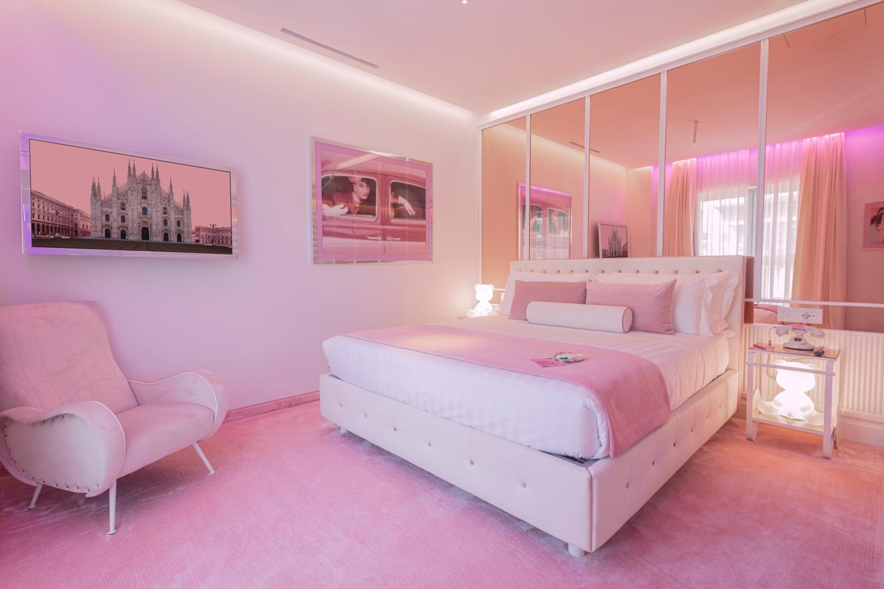 One-Bedroom Suite thumbnail 5