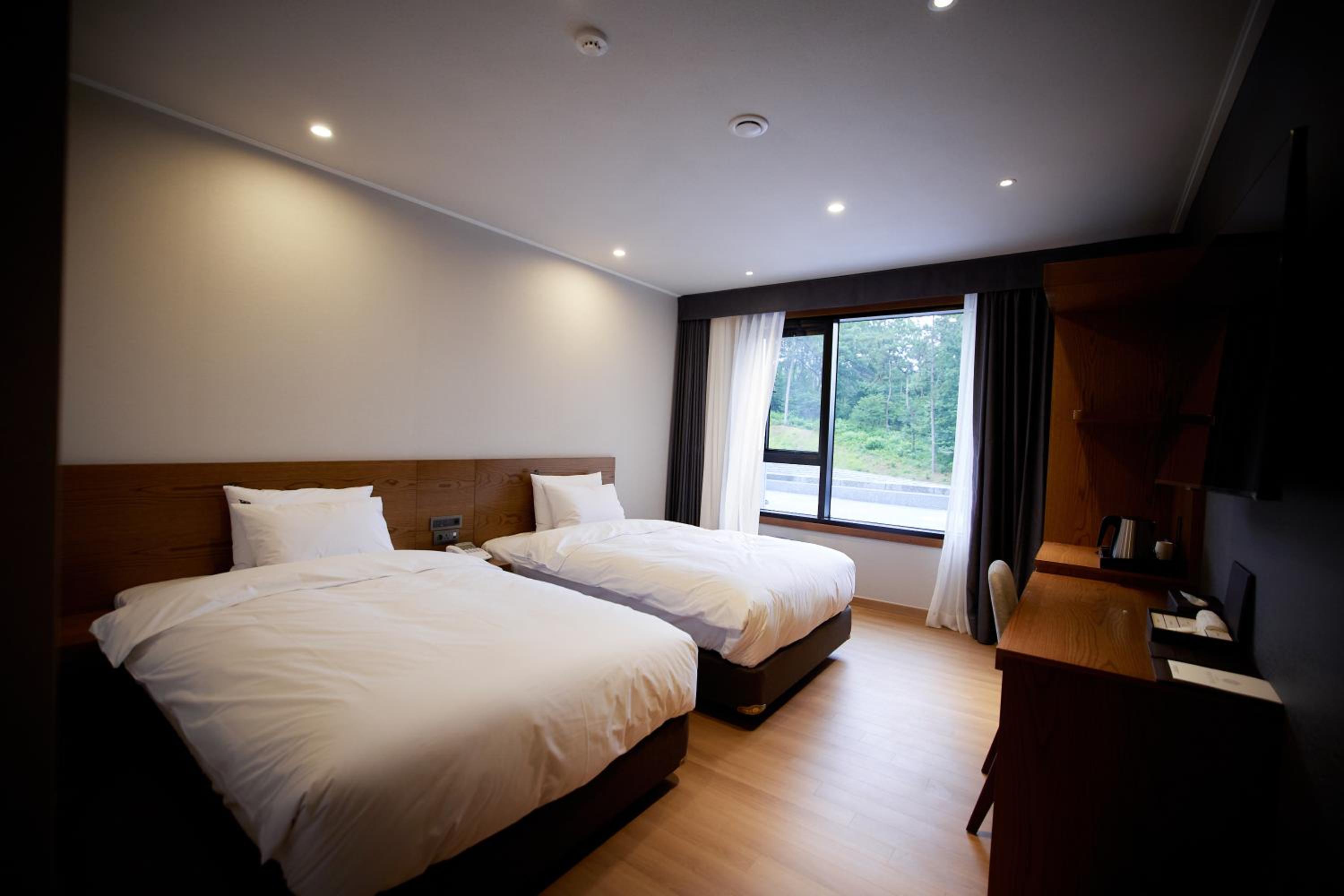 Deluxe Twin Room - Photo 3