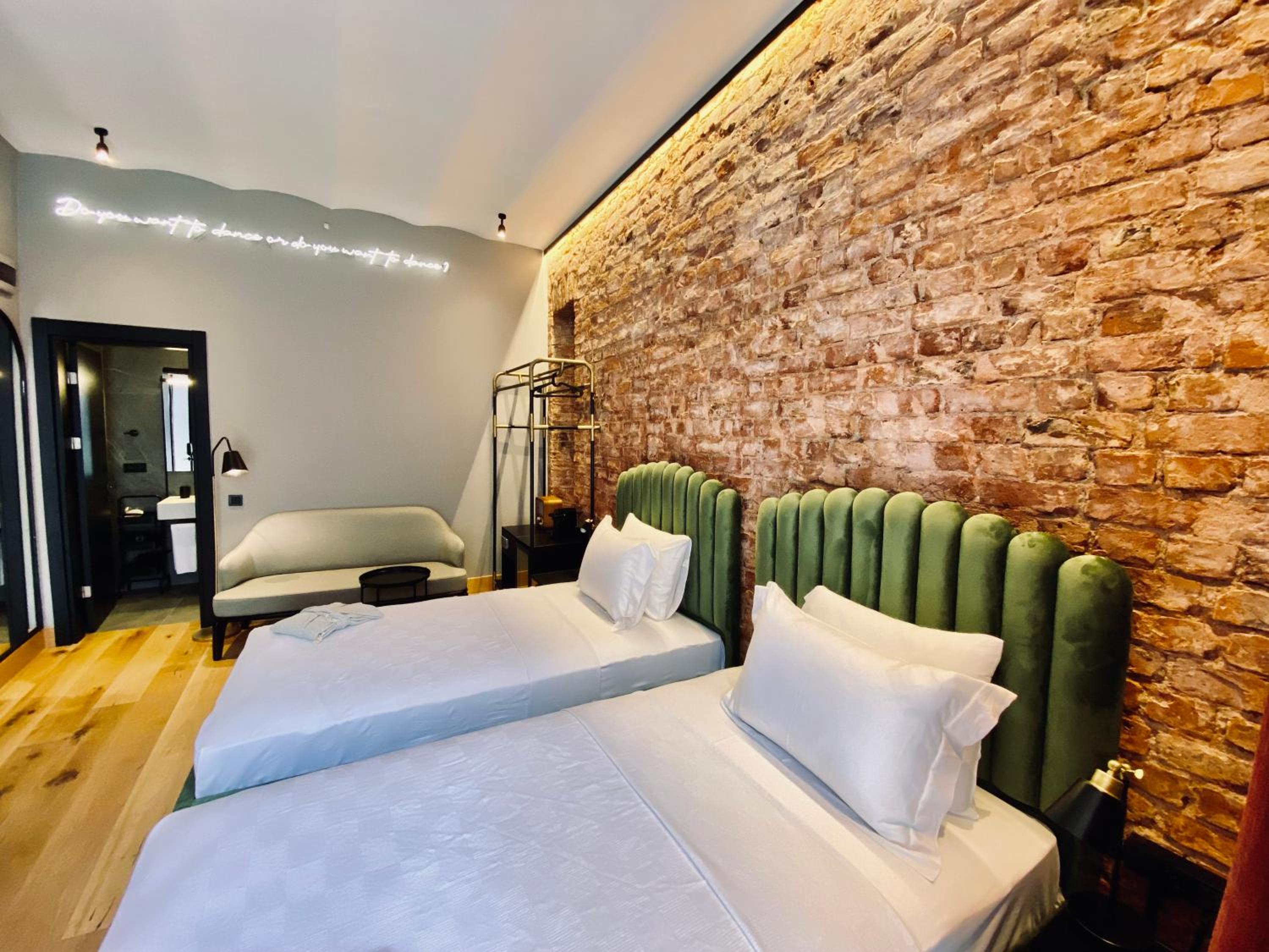 Superior Twin Room Street View