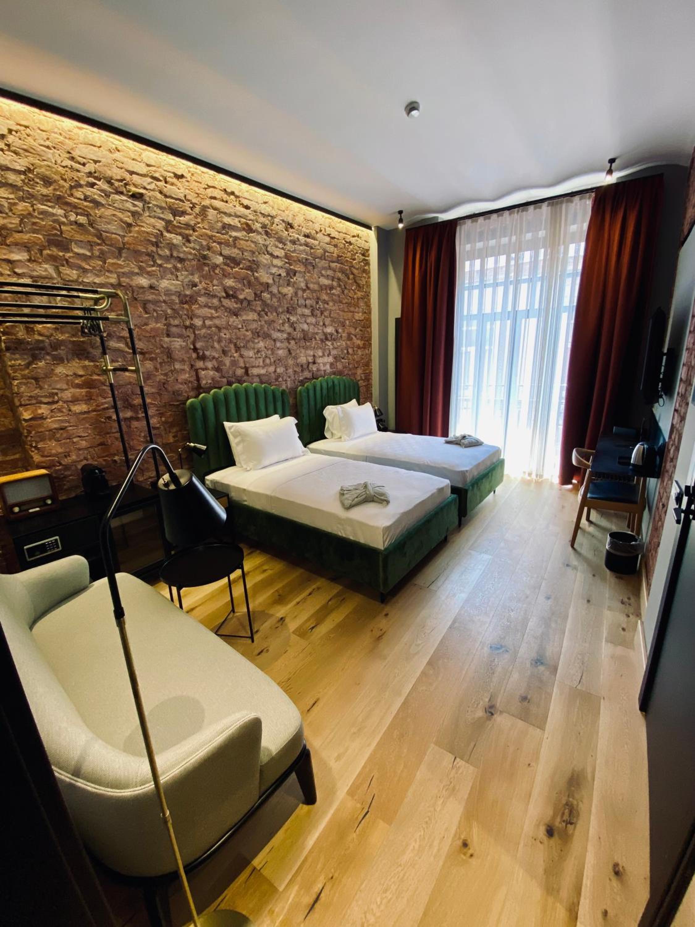 Superior Twin Room Street View photo 3