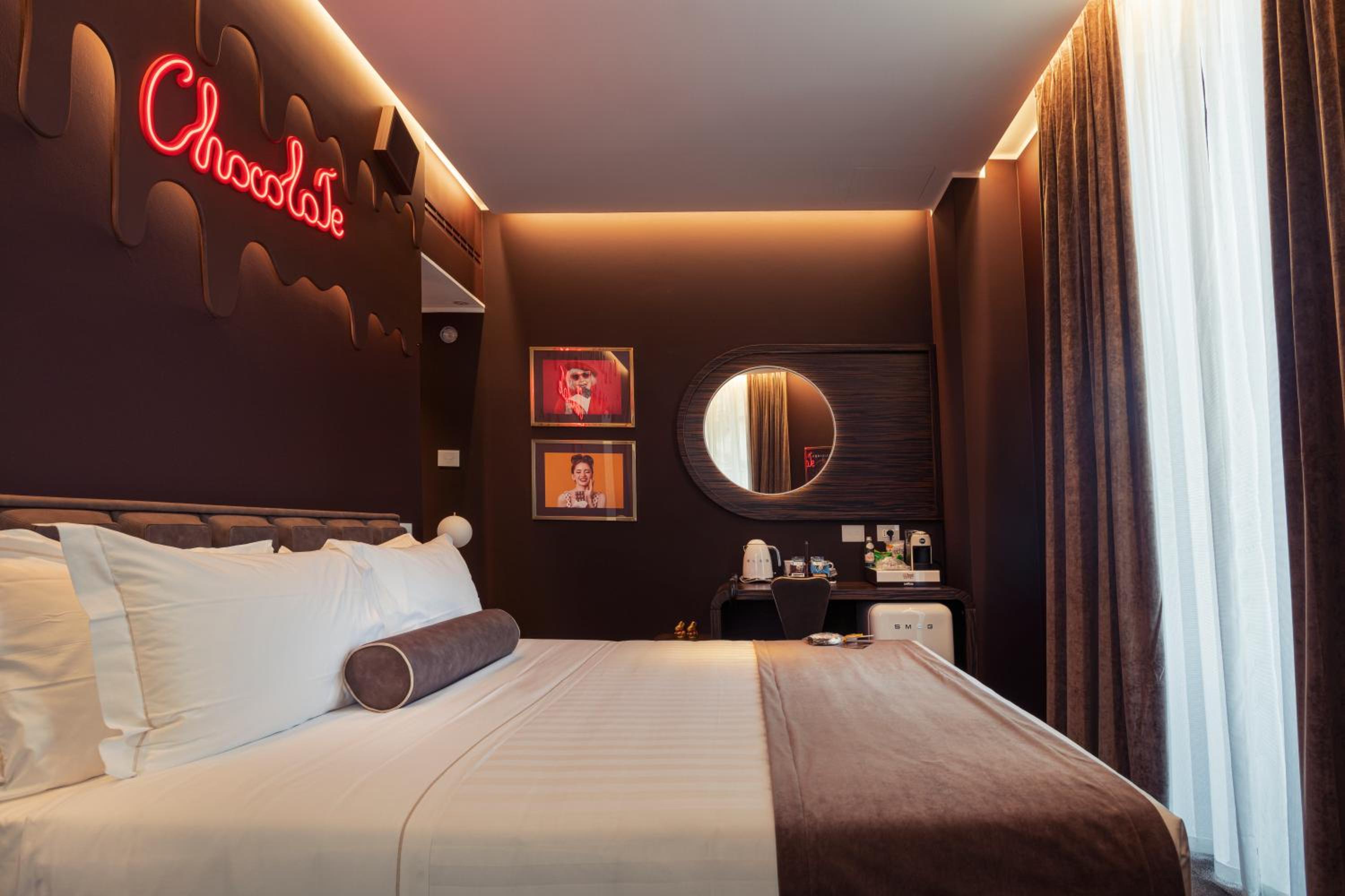 Deluxe Double Room thumbnail 5