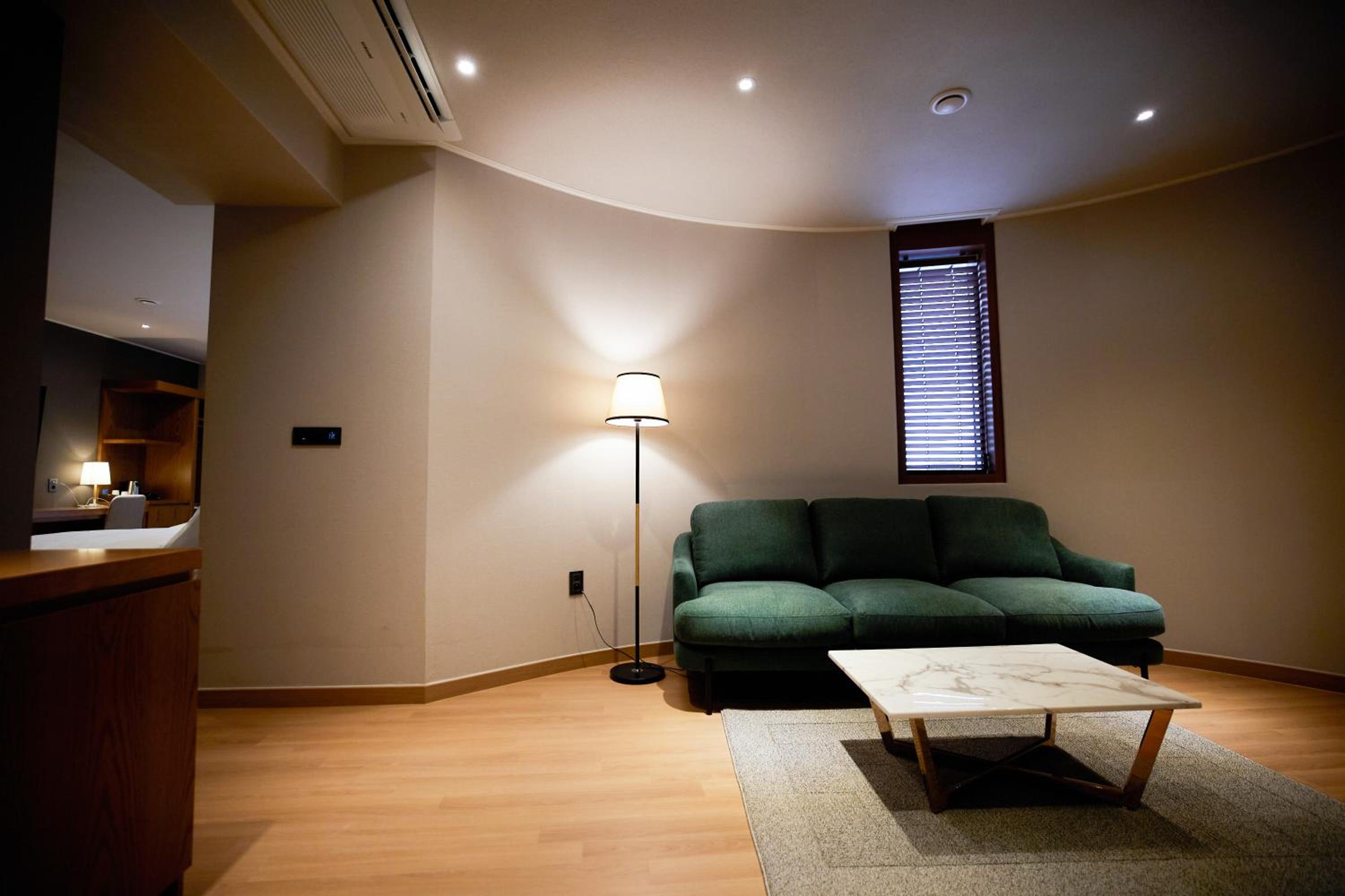Suite - Photo 6