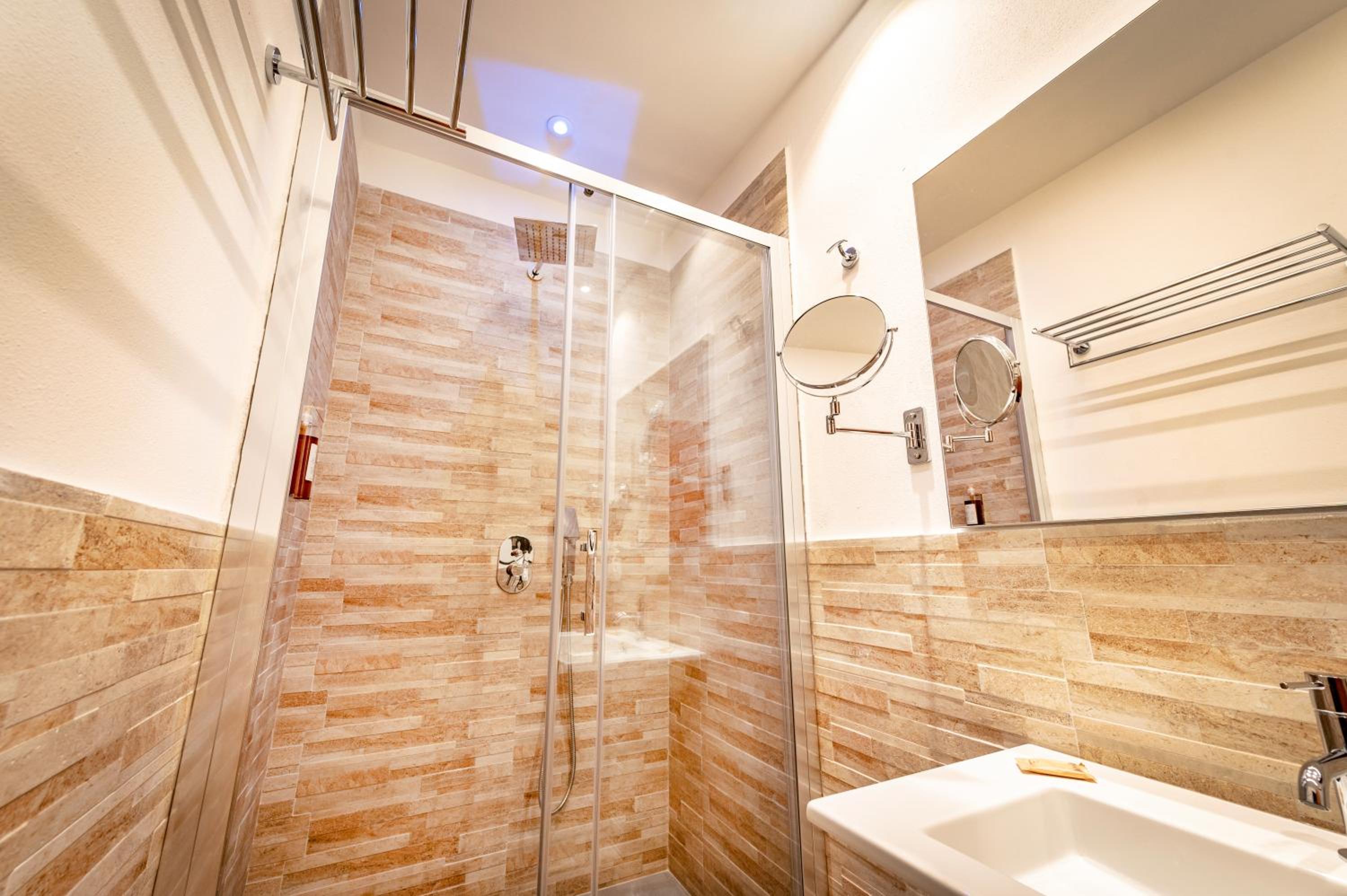 Double or Twin Room - Photo 7