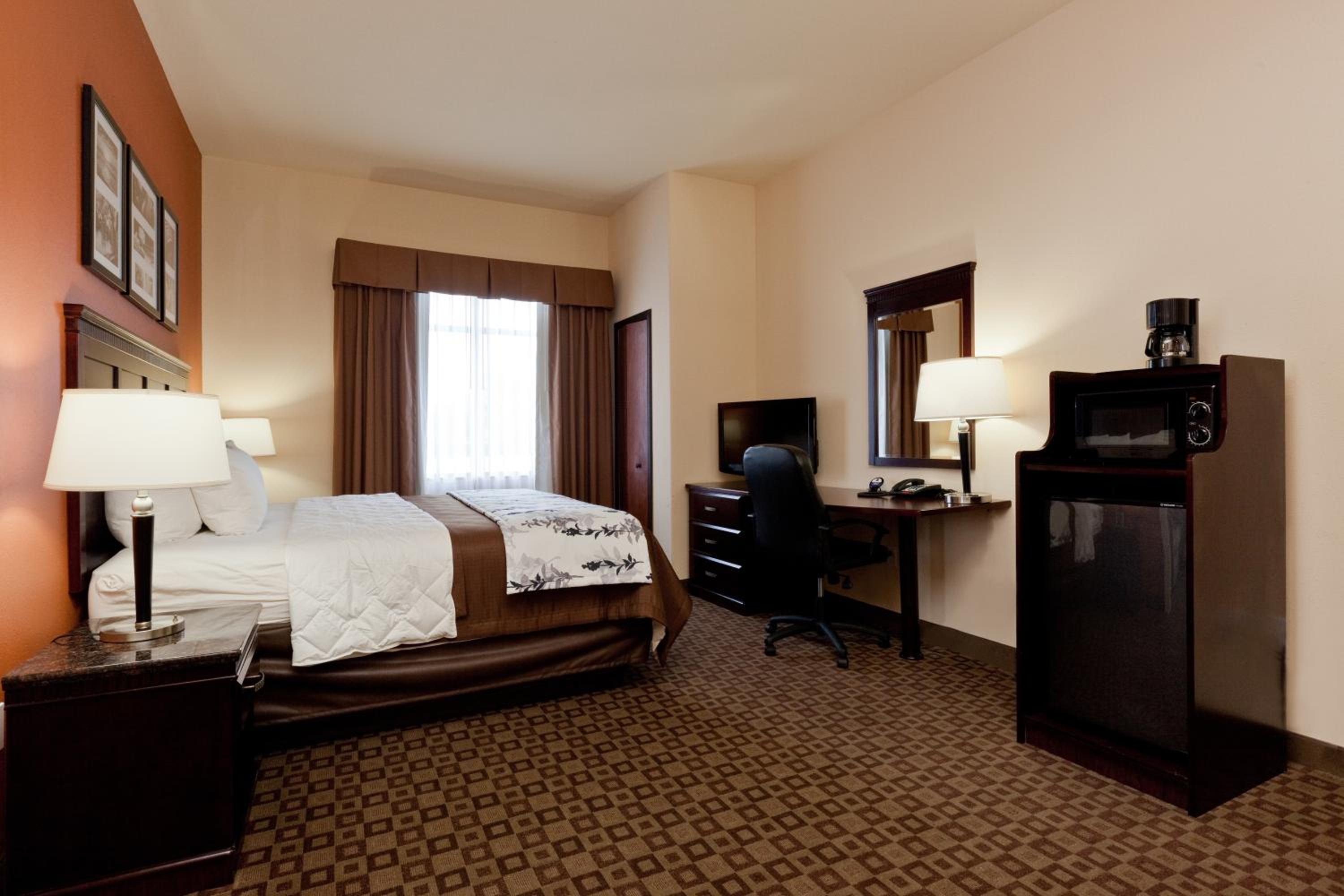 Standard King Room - Non-Smoking  - Photo 6