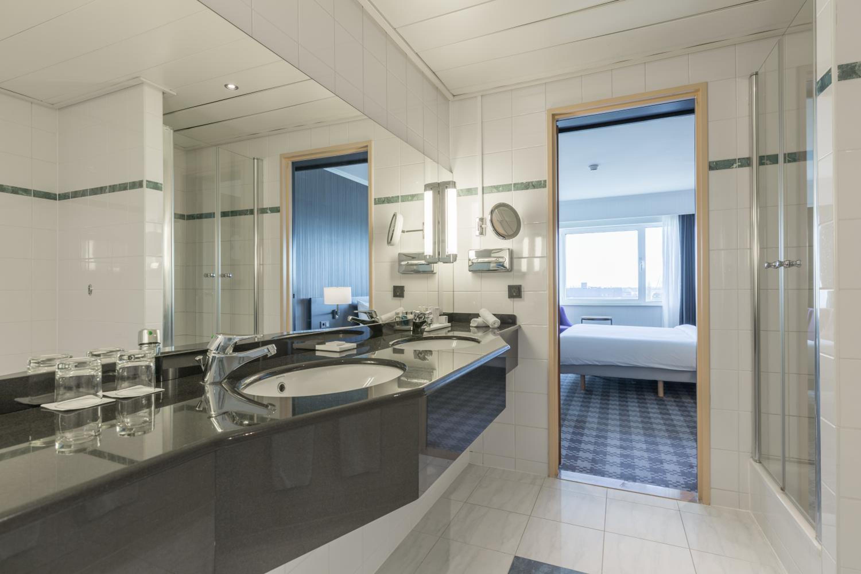 Suite - Photo 6